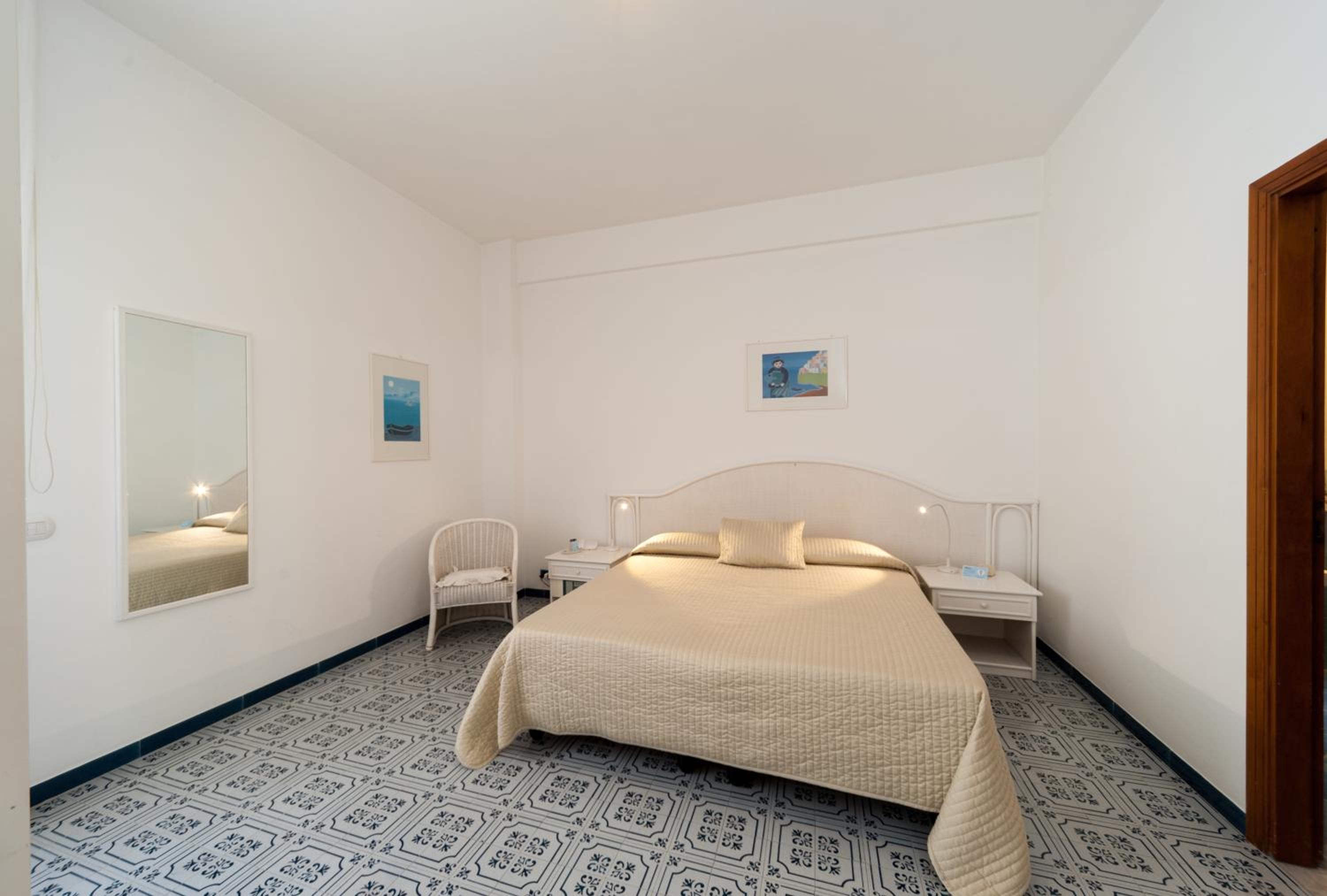 Standard Double Room - Photo 2