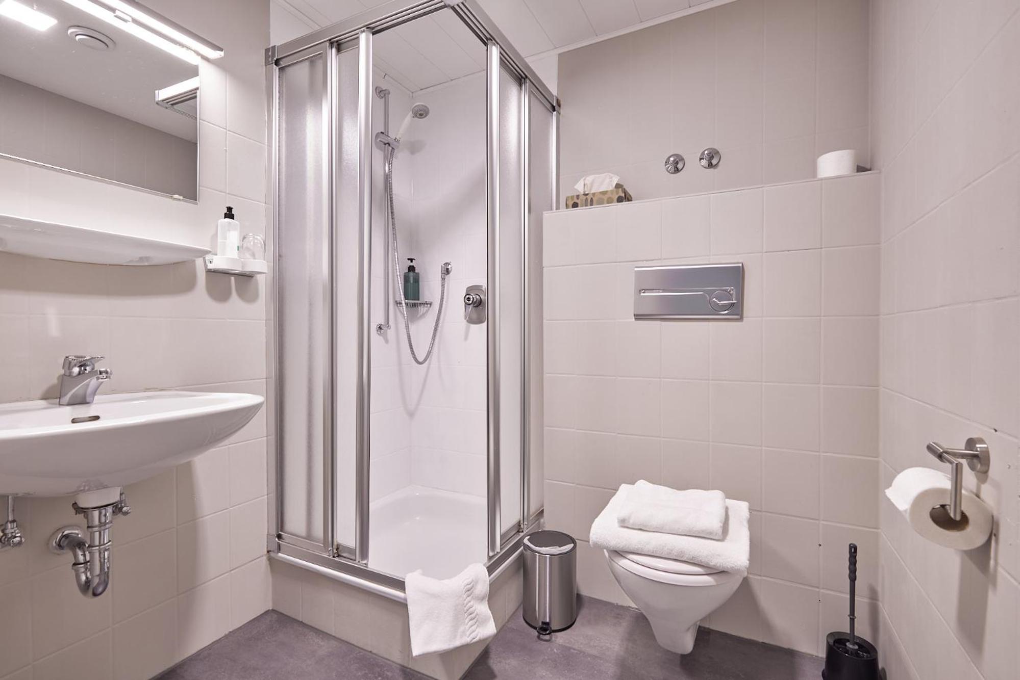 Single Room with Private Bathroom photo 2