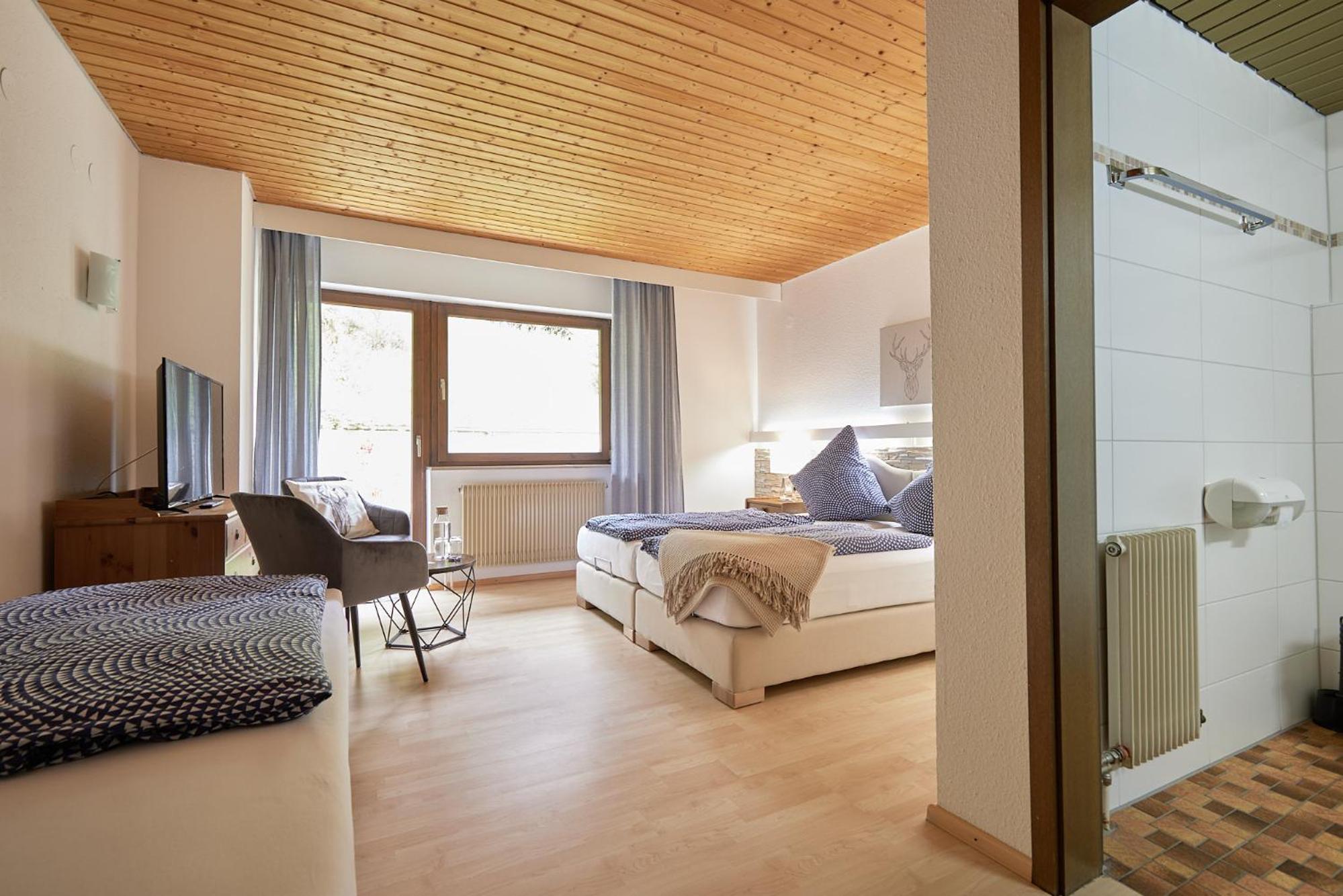 Triple Room with Private Bathroom photo 2