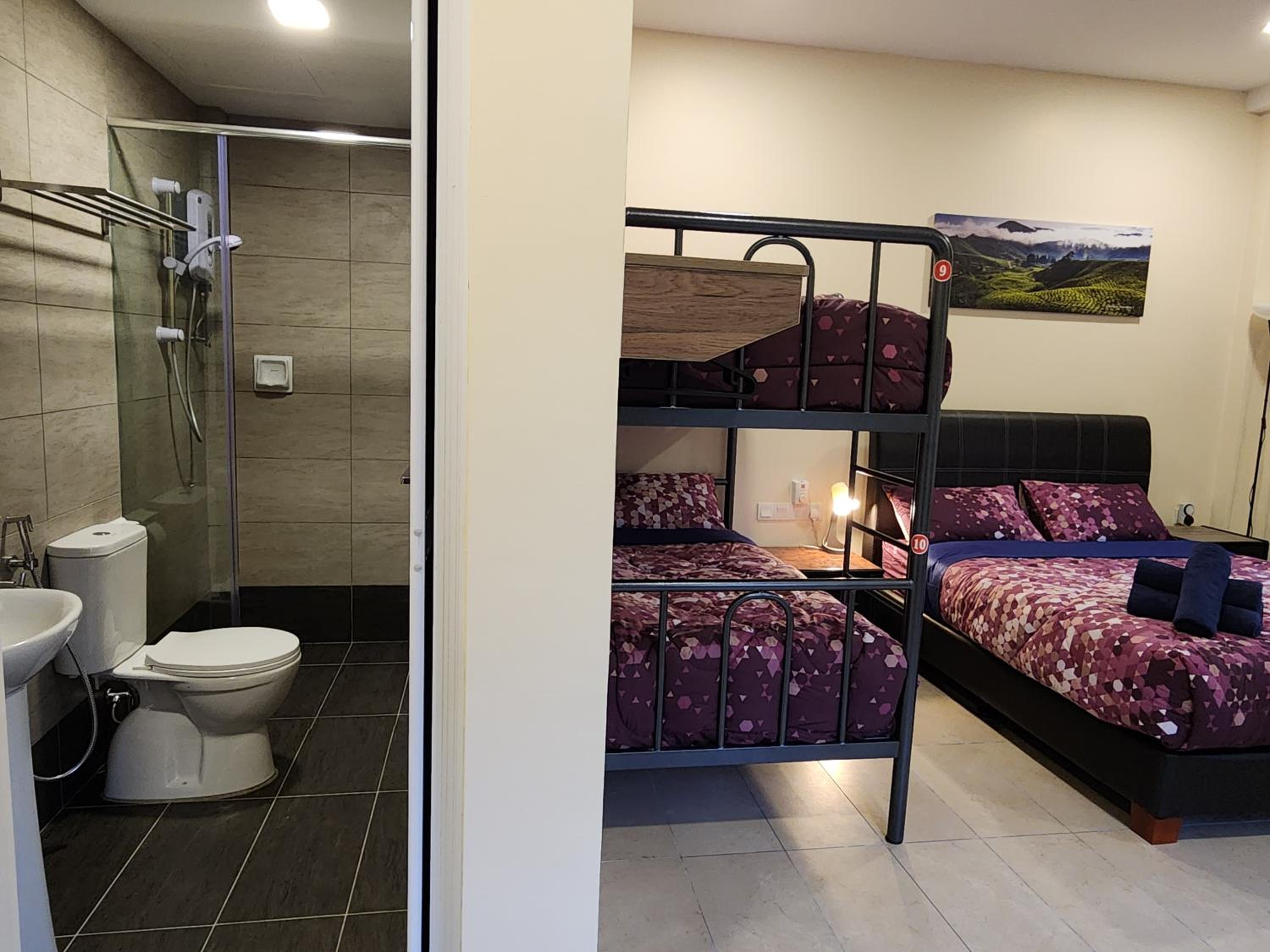 Quad Room with Bathroom (4 pers)