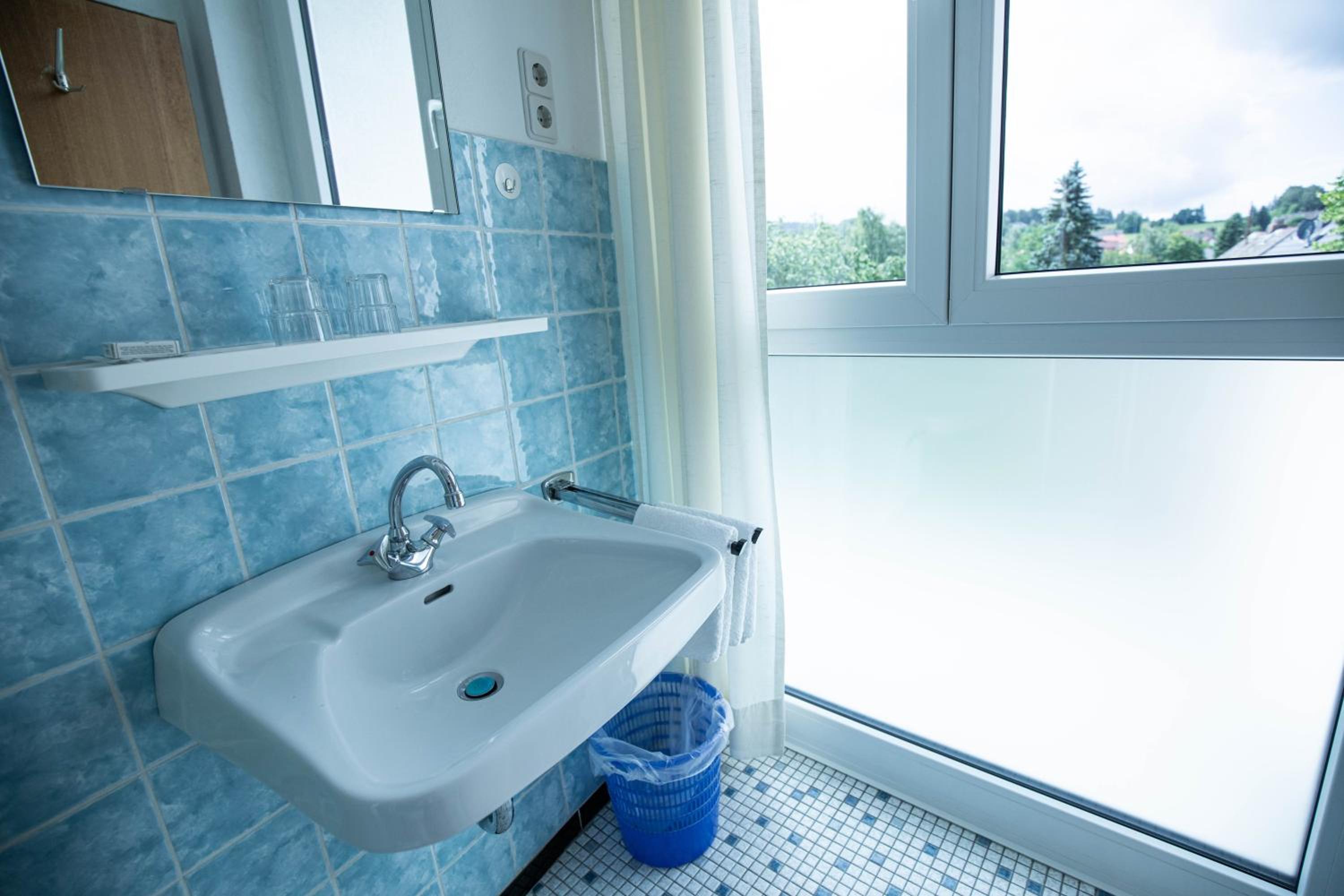 Double Room with Balcony - Photo 12
