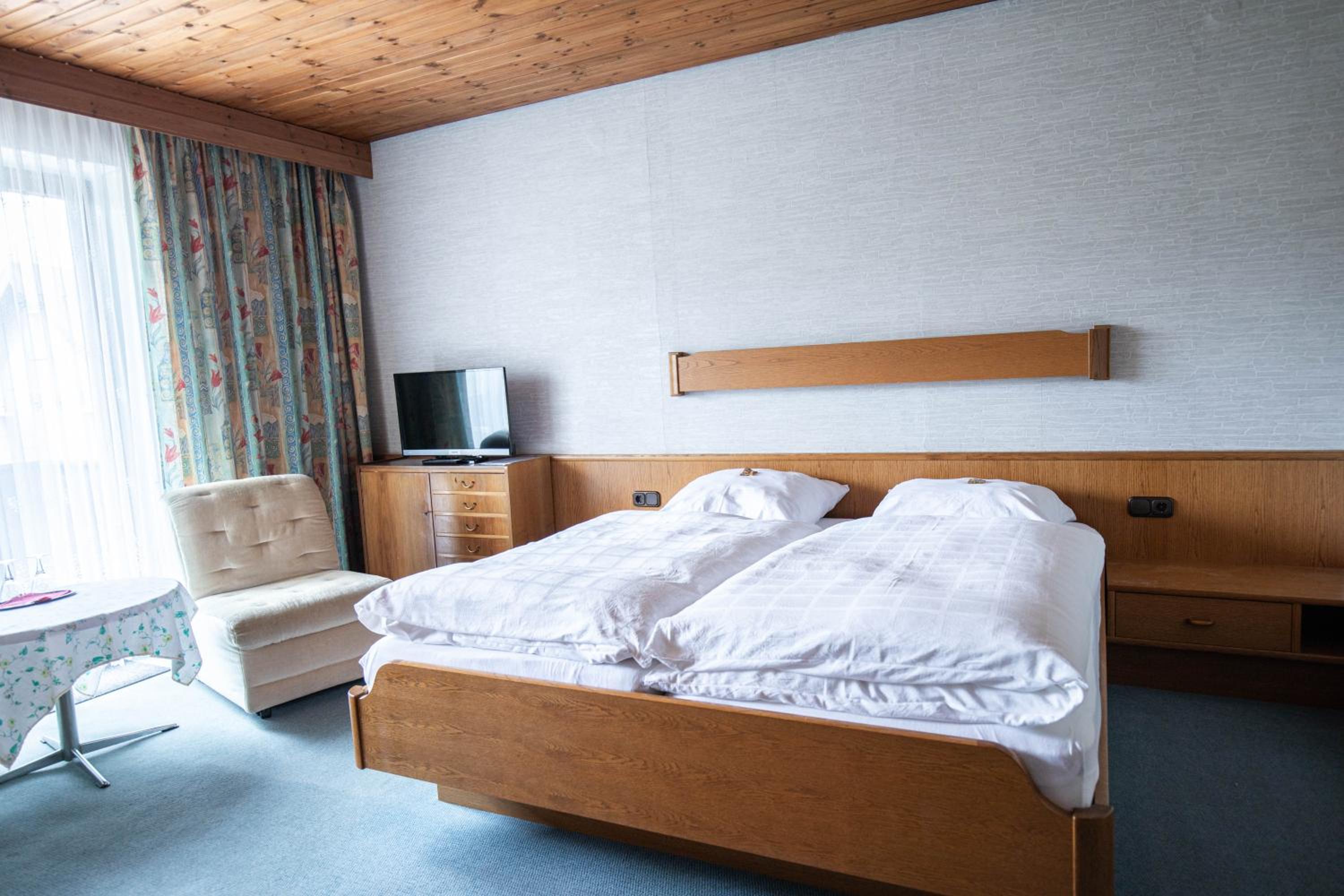 Double Room with Balcony - Photo 8