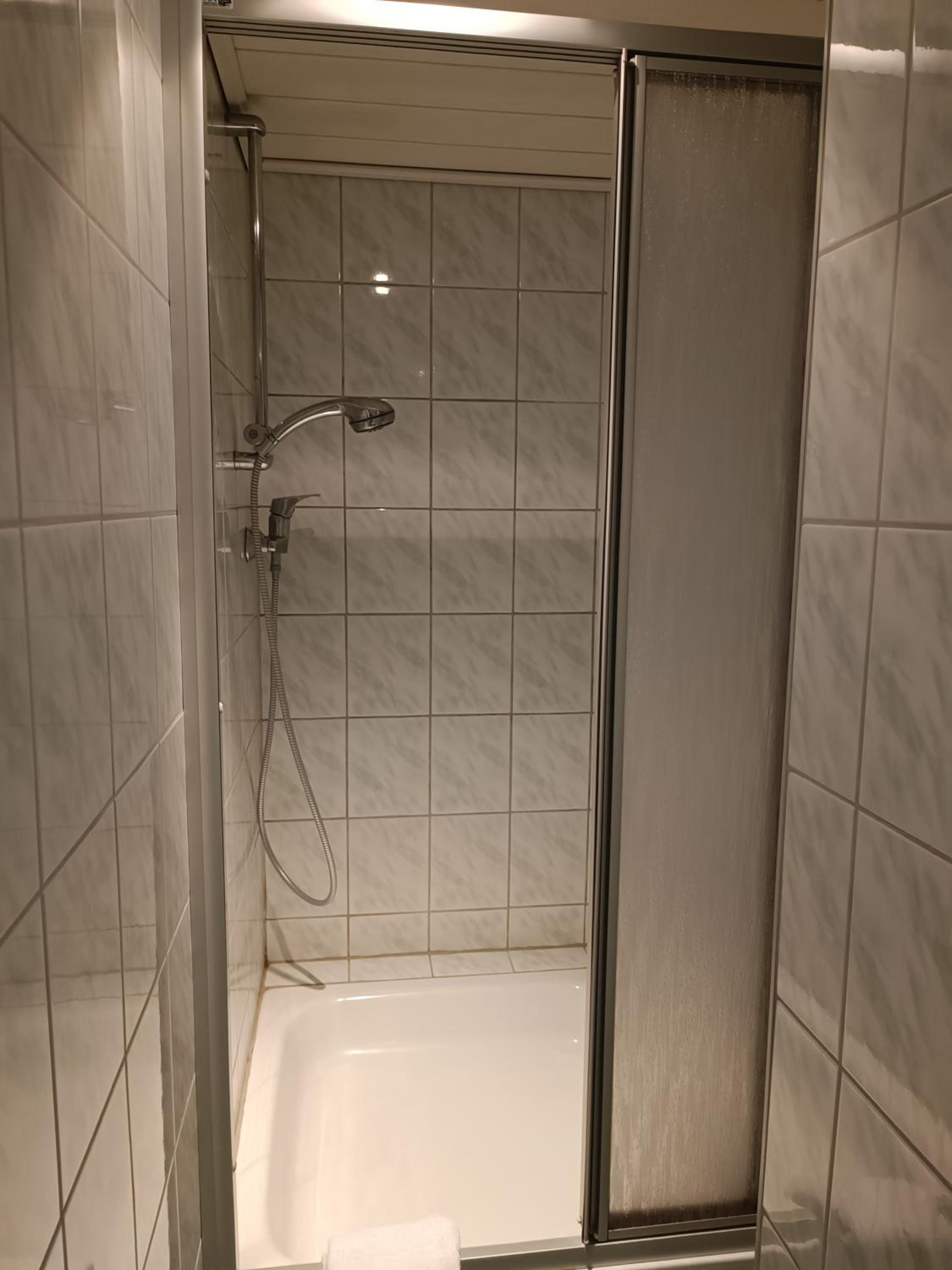 Standard Suite - Photo 7