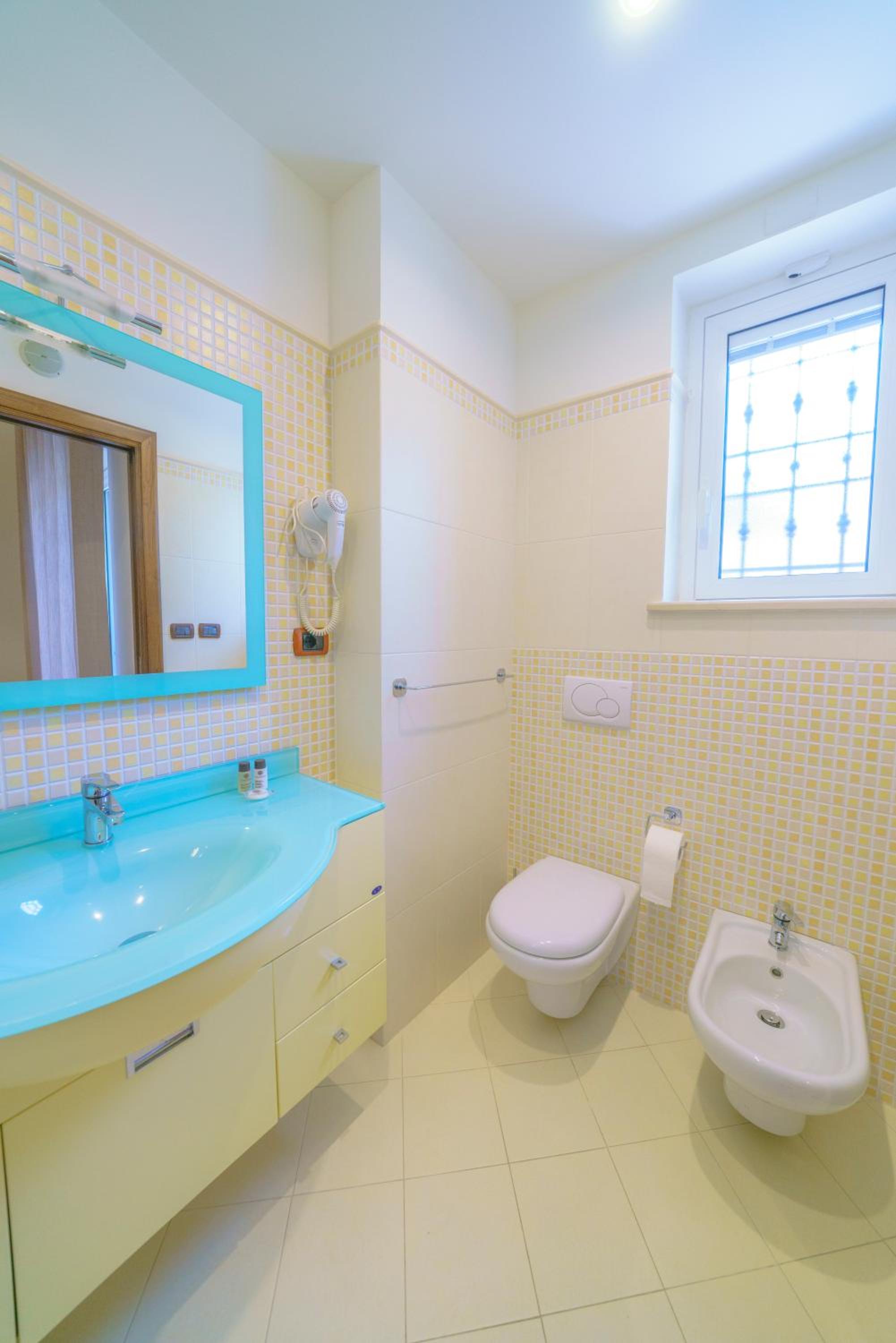 Queen Room with Balcony photo 2