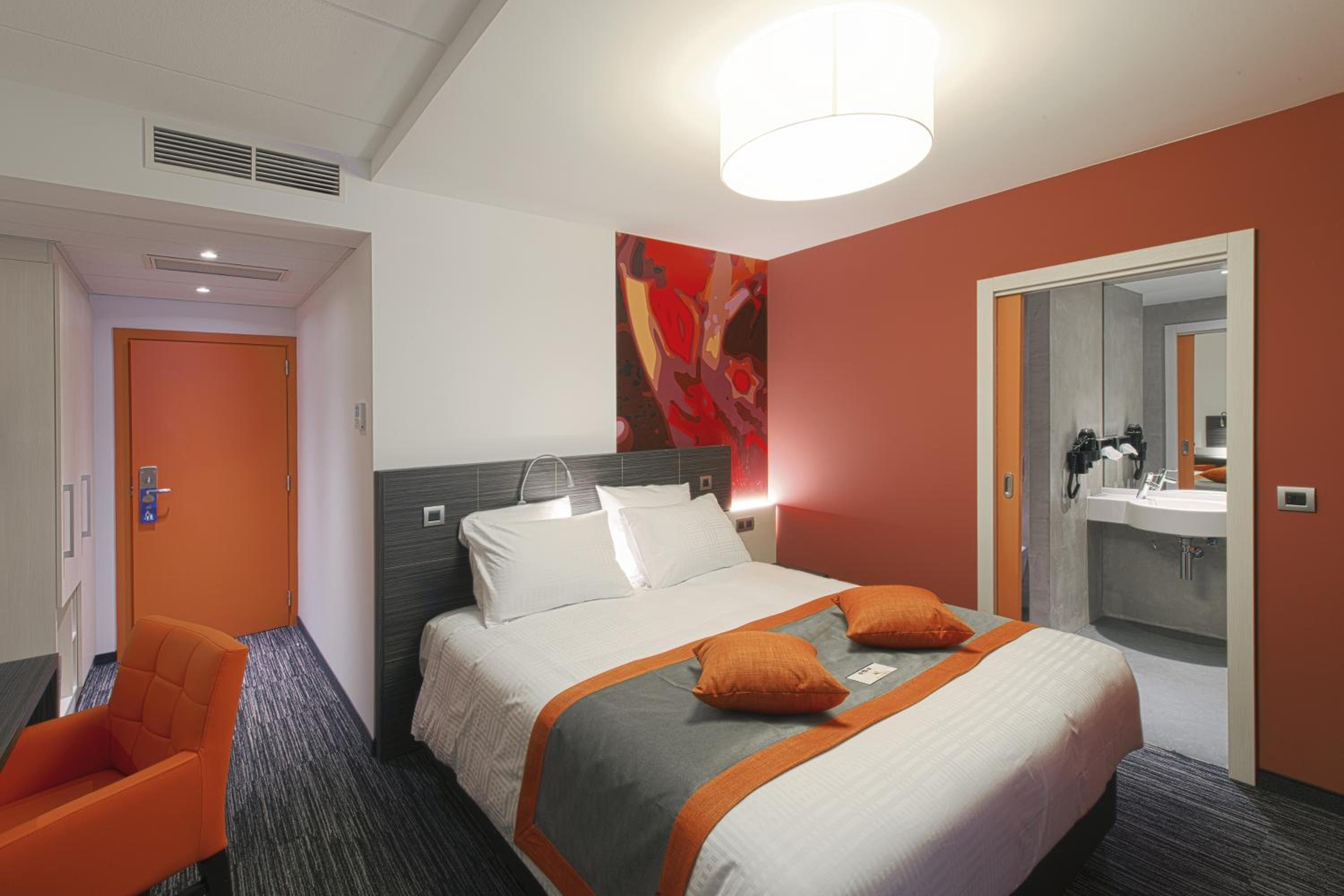 Standard Double or Twin Room photo 2