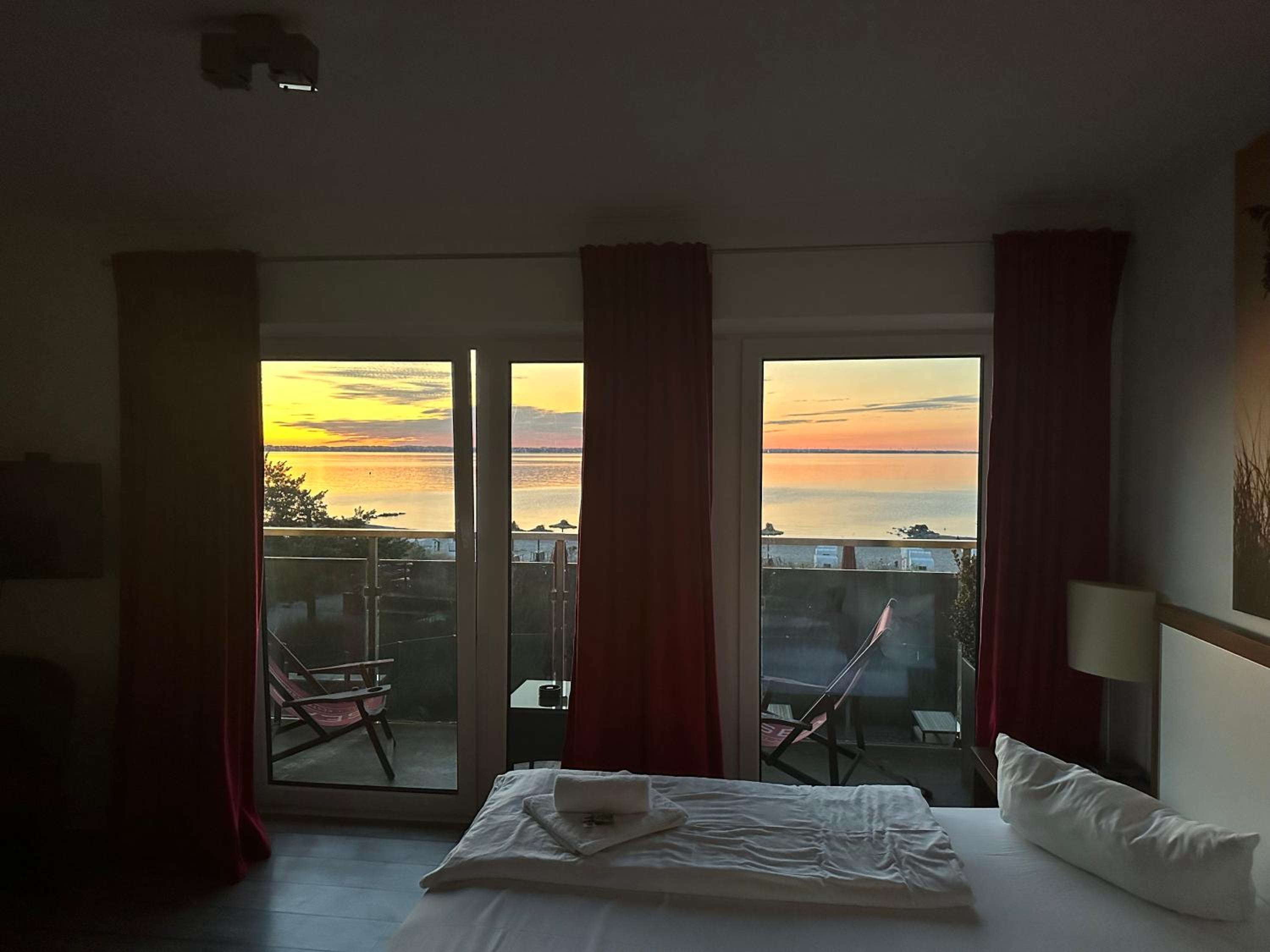 Double Room with Sea View - 2 photo 3