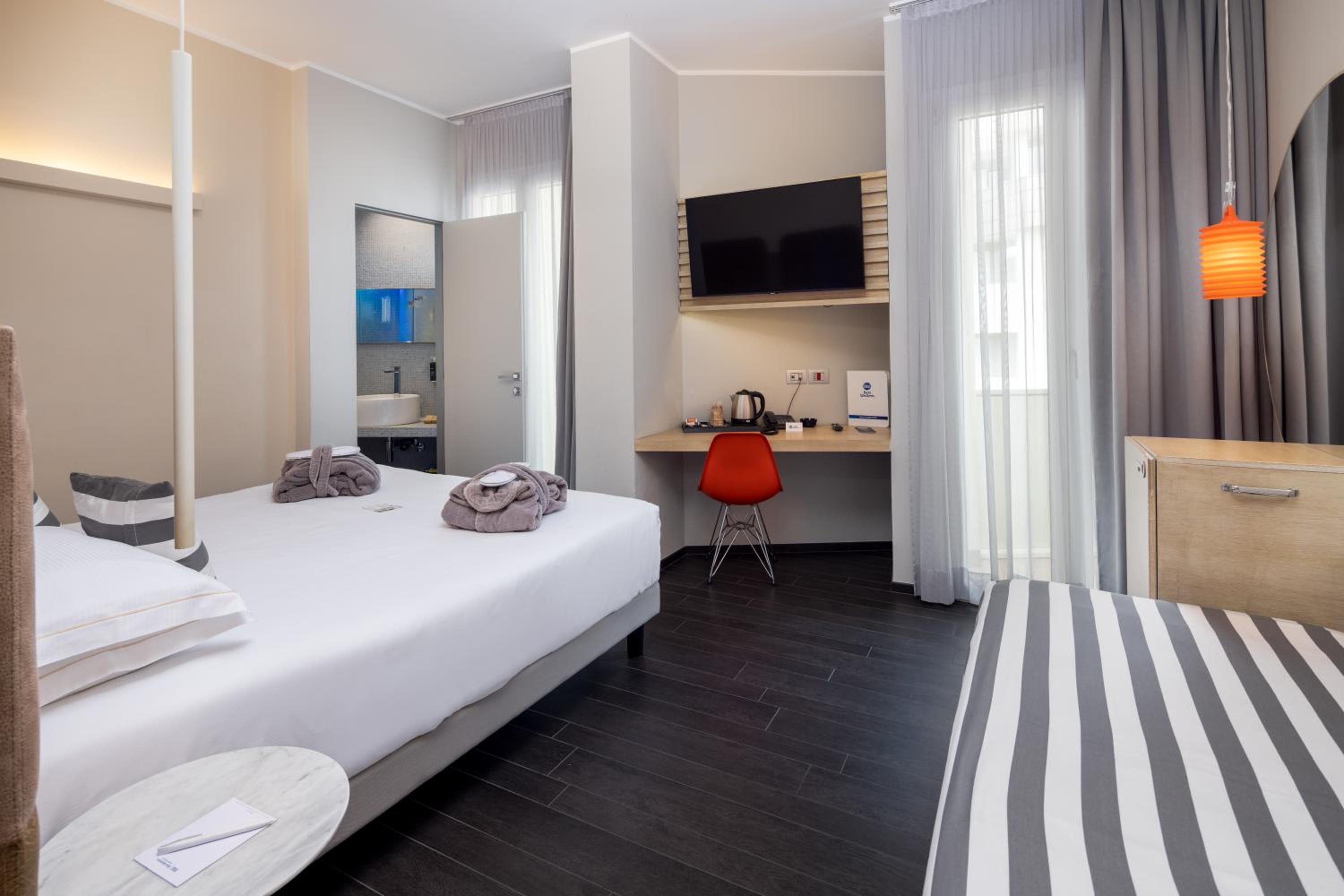Deluxe Room with Balcony and Sea View - Photo 12