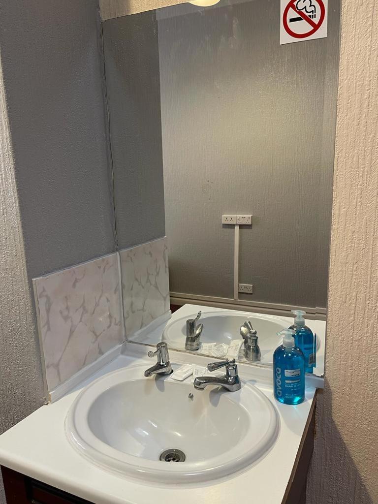 Standard Single Room with Shared Bathroom photo 3