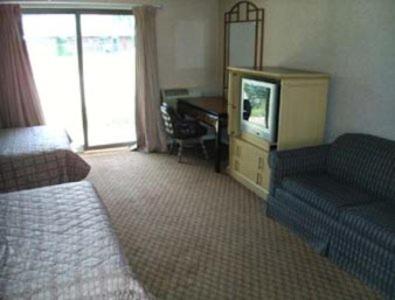 Double Room with Two Double Beds - Photo 2
