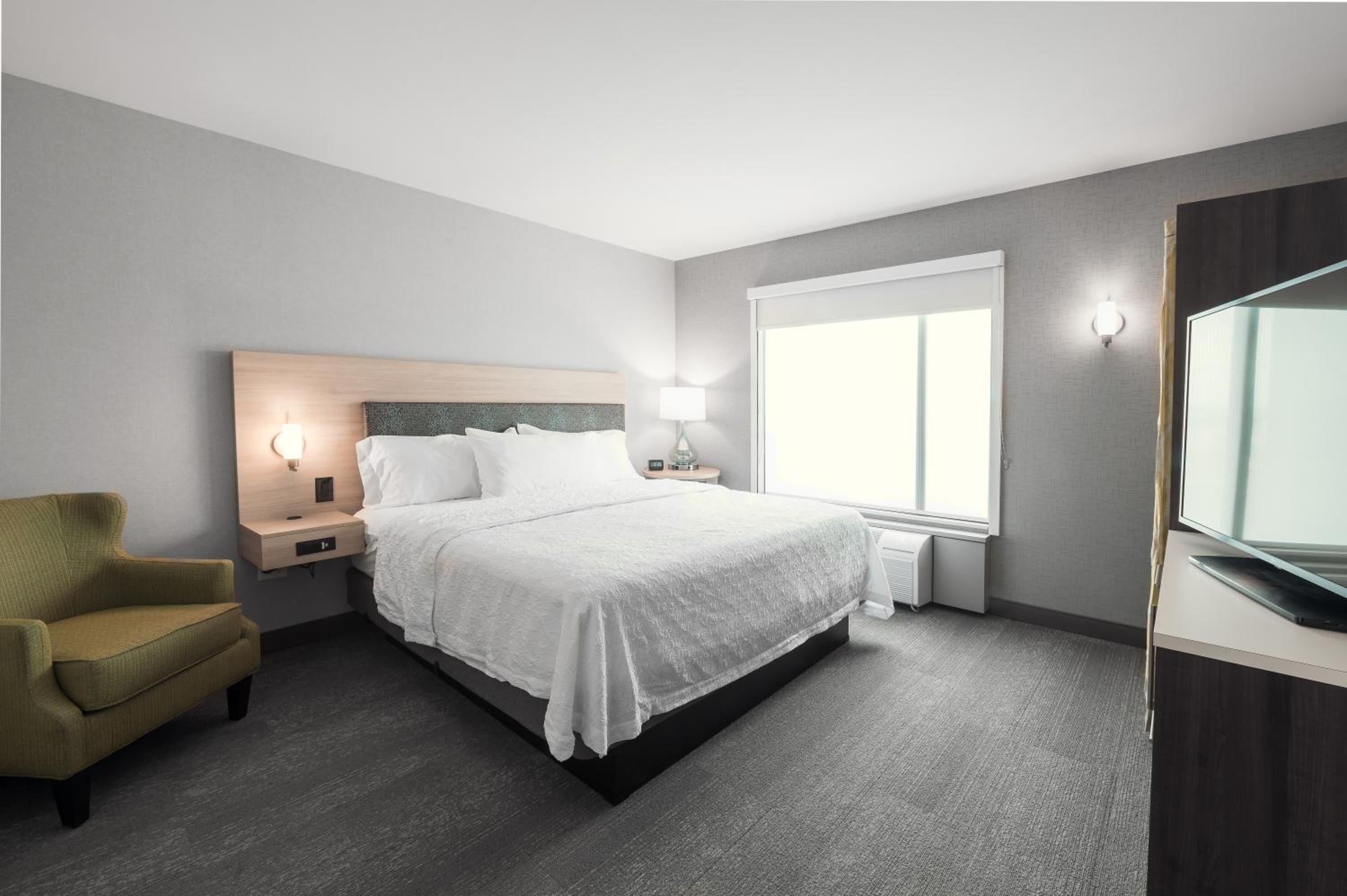 One-Bedroom King Suite thumbnail 6