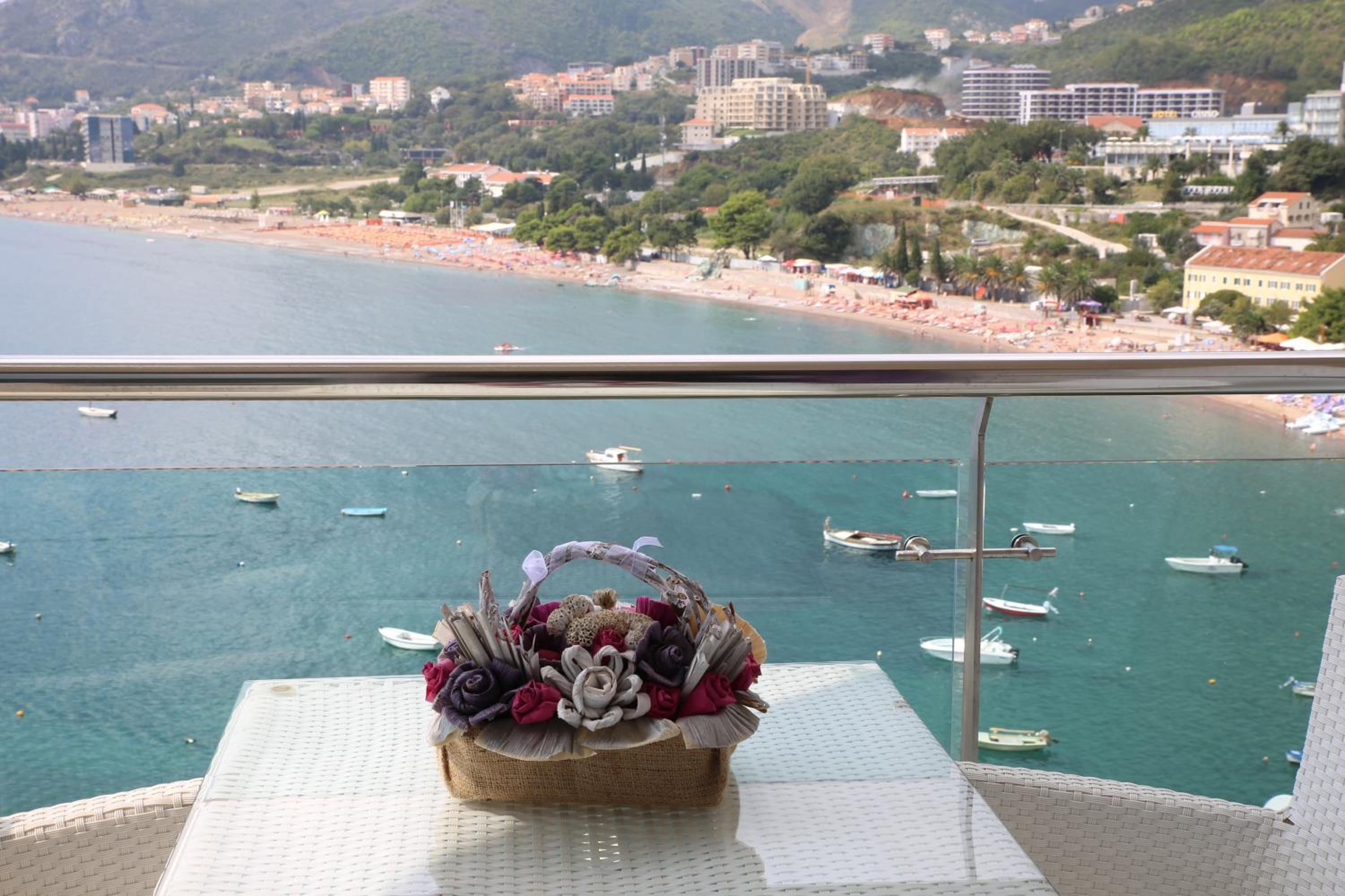 Two-Bedroom Apartment with Sea View photo 2