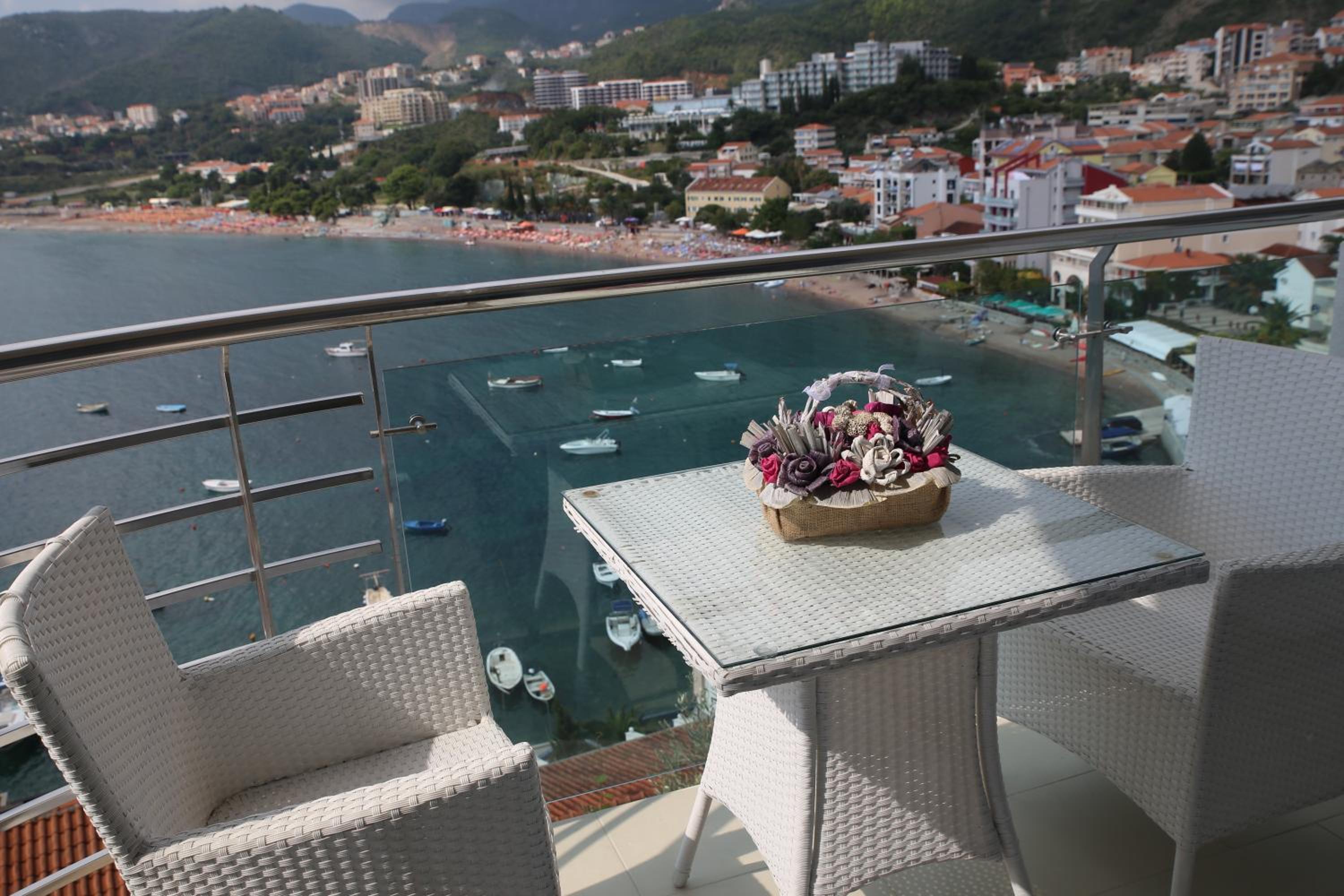 Deluxe Triple Room with Sea View photo 3
