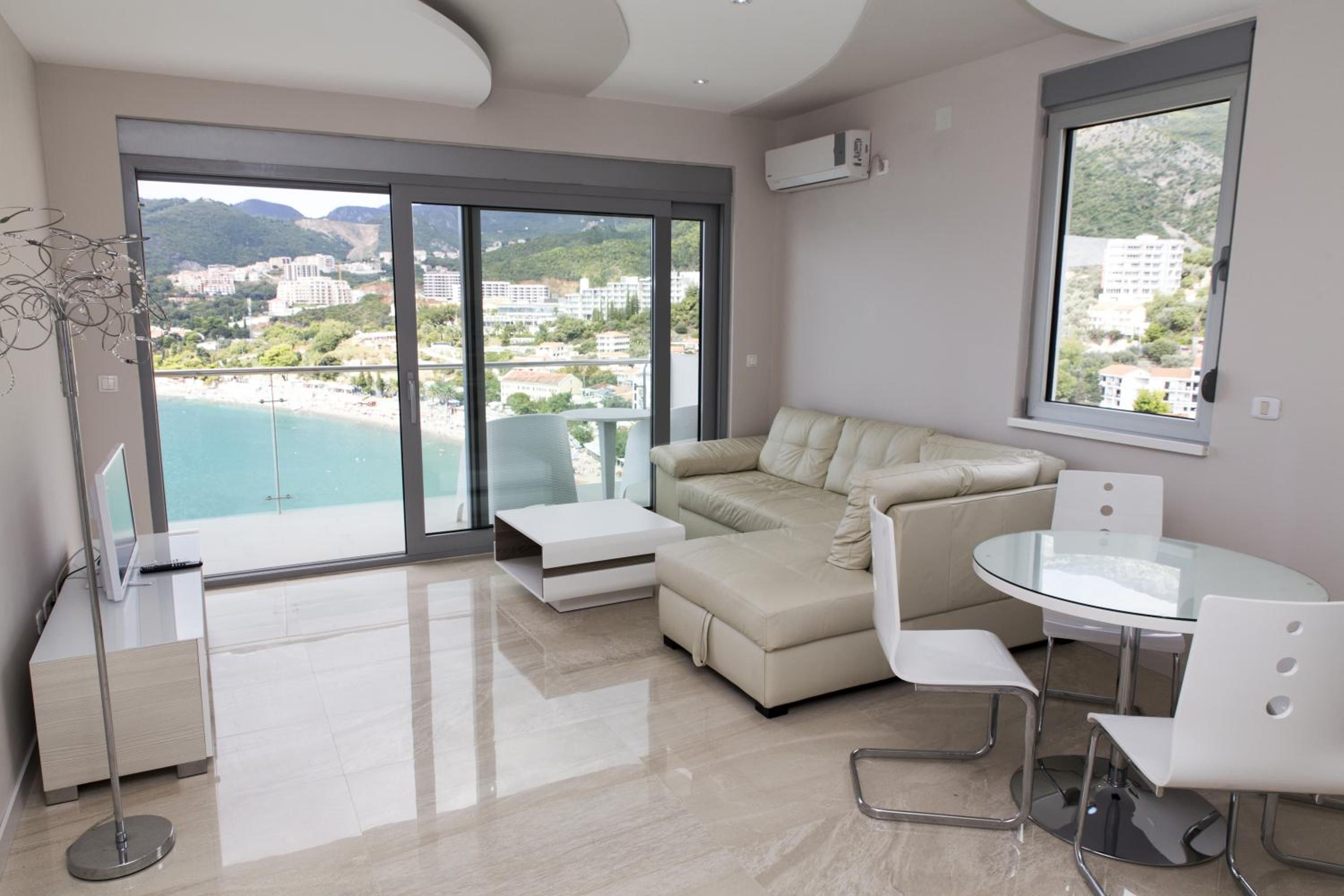 Two-Bedroom Apartment with Sea View photo 1