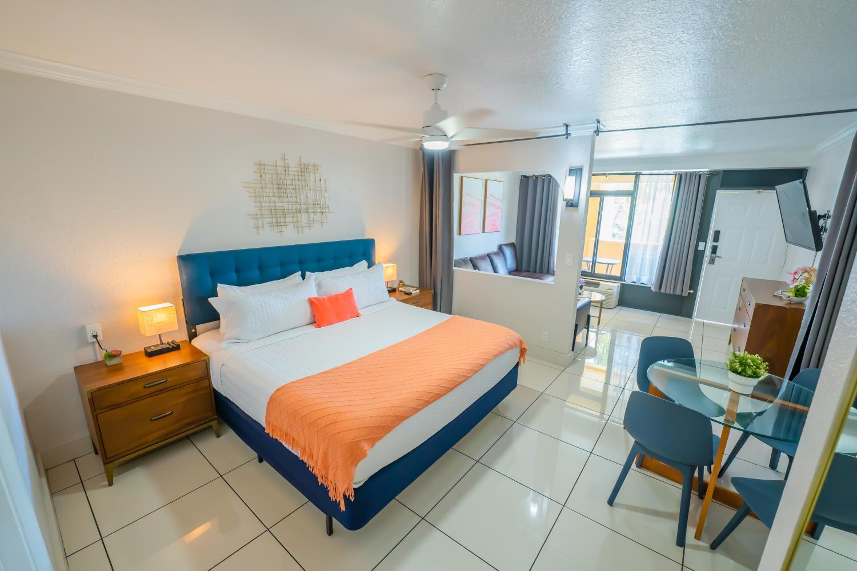 Junior Suite King with Kitchenette and Sofa Bed - Photo 11