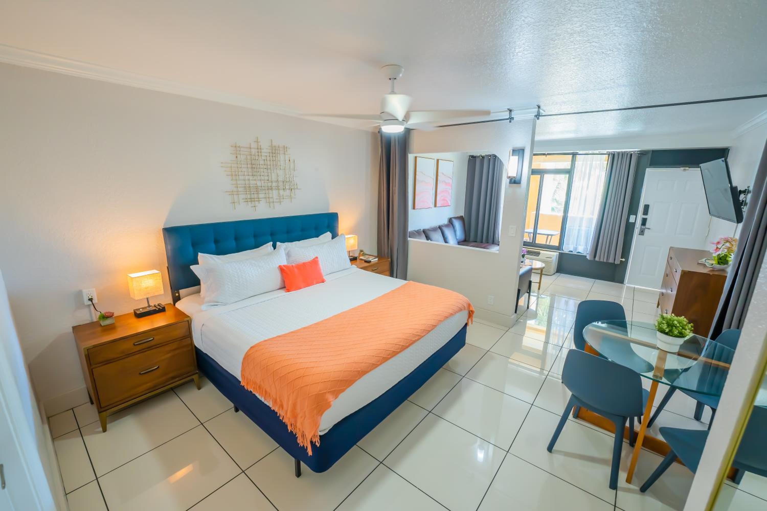 Junior Suite King with Kitchenette and Sofa Bed - Photo 14