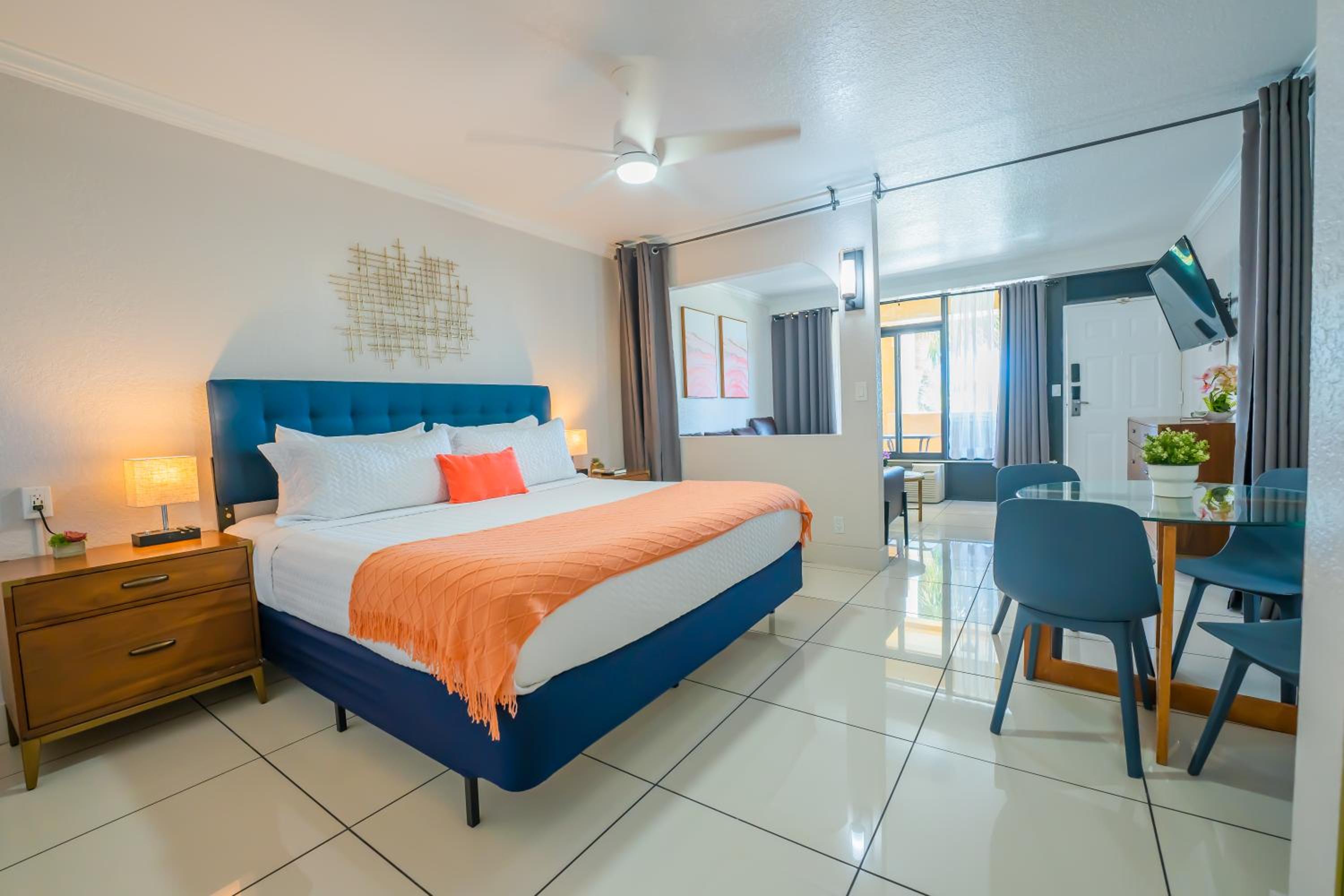 Junior Suite King with Kitchenette and Sofa Bed - Photo 9