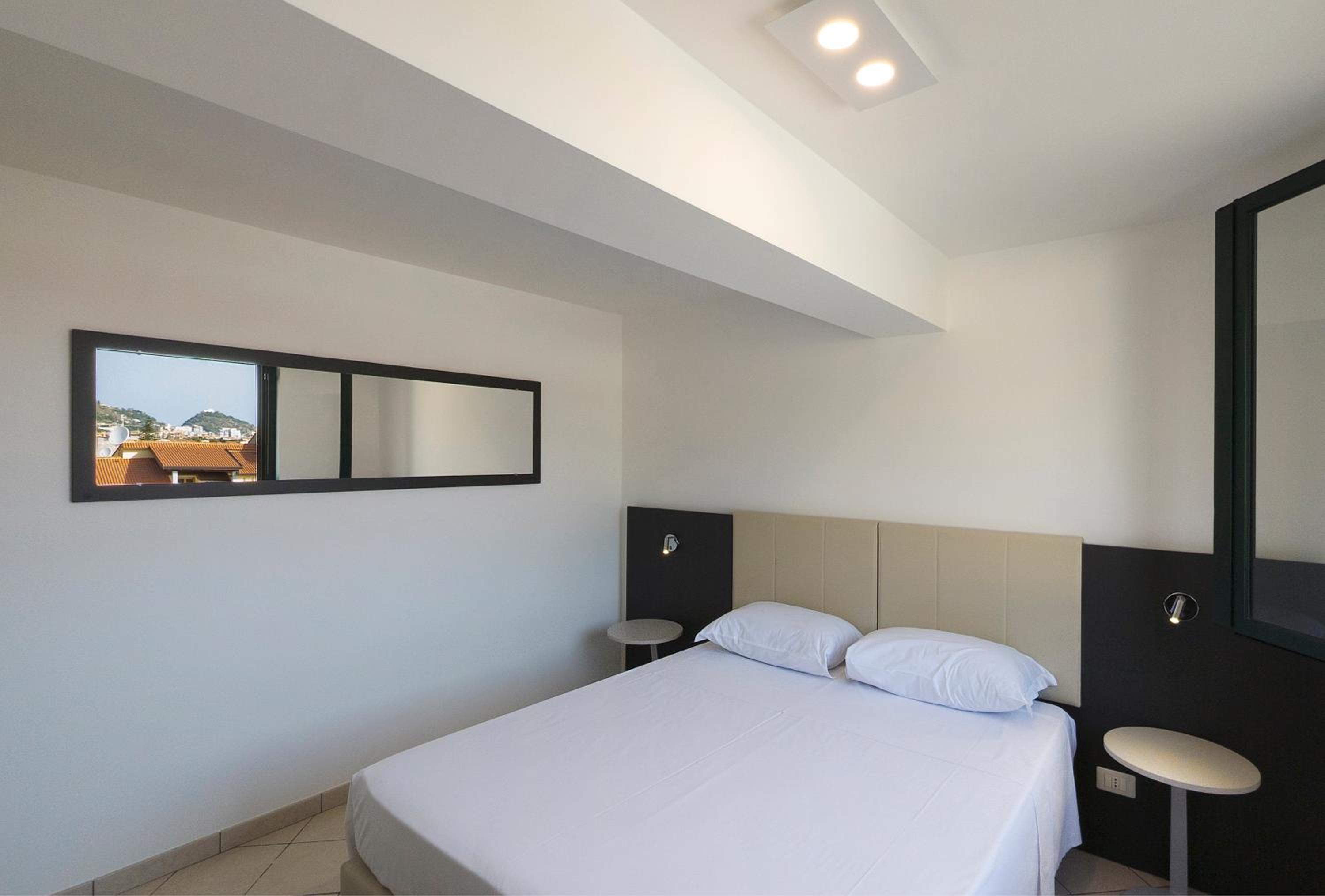 One-Bedroom Apartment photo 3