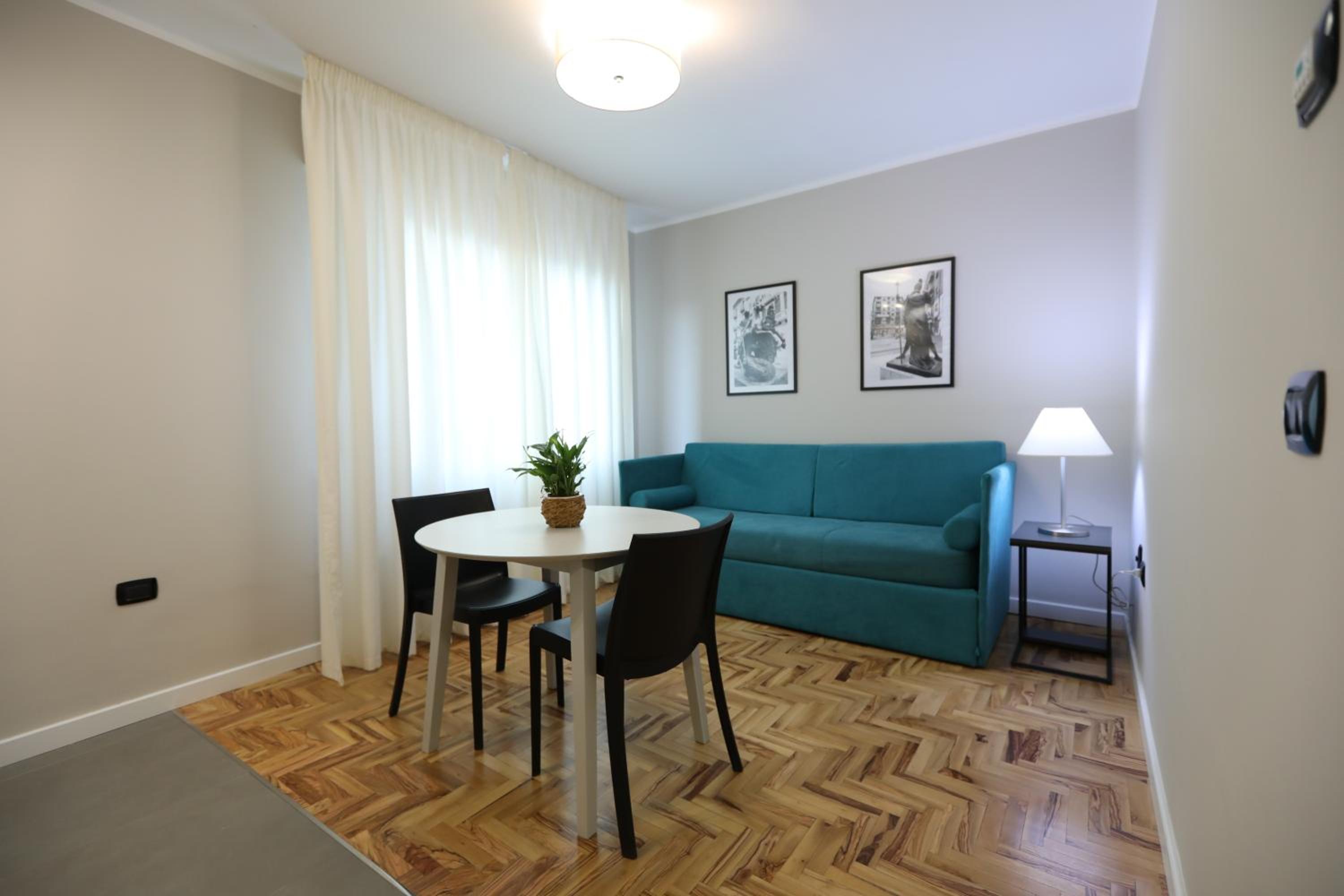 Suite - Photo 1