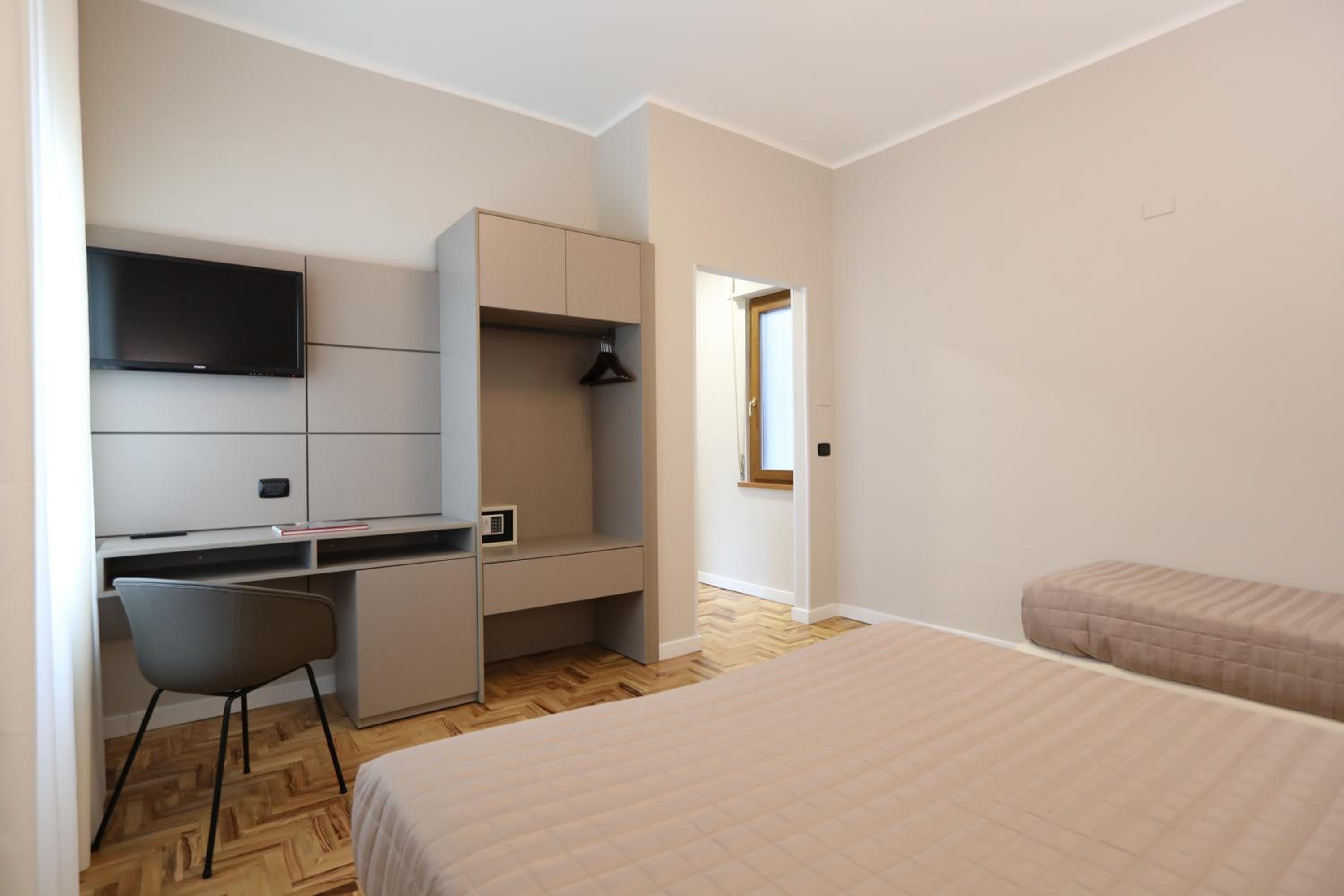 Suite - Photo 3