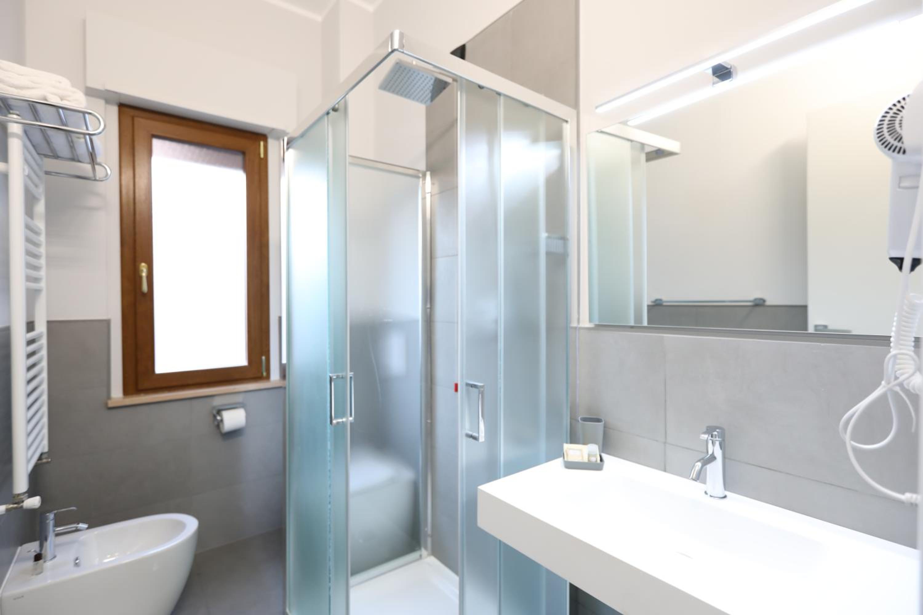 Suite - Photo 2