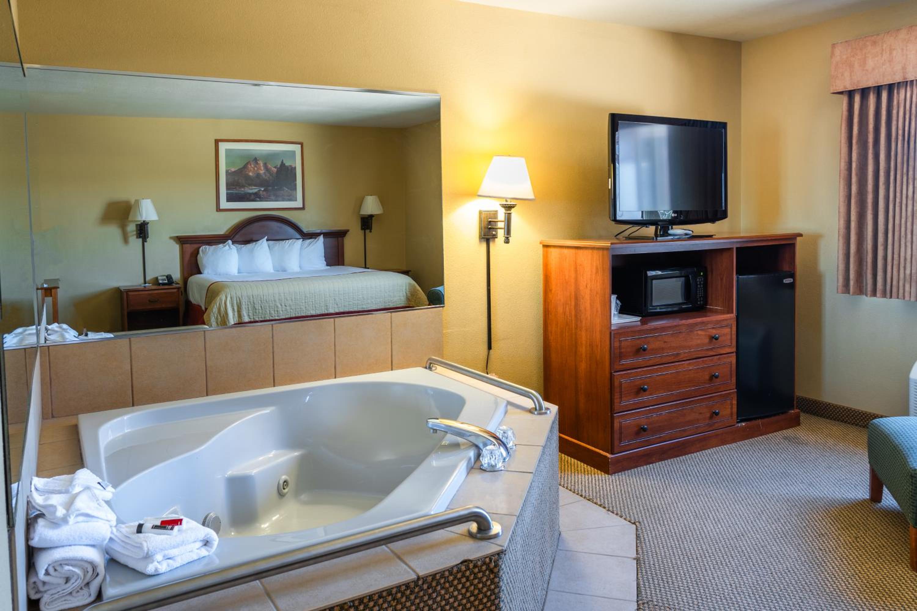 Deluxe King Suite