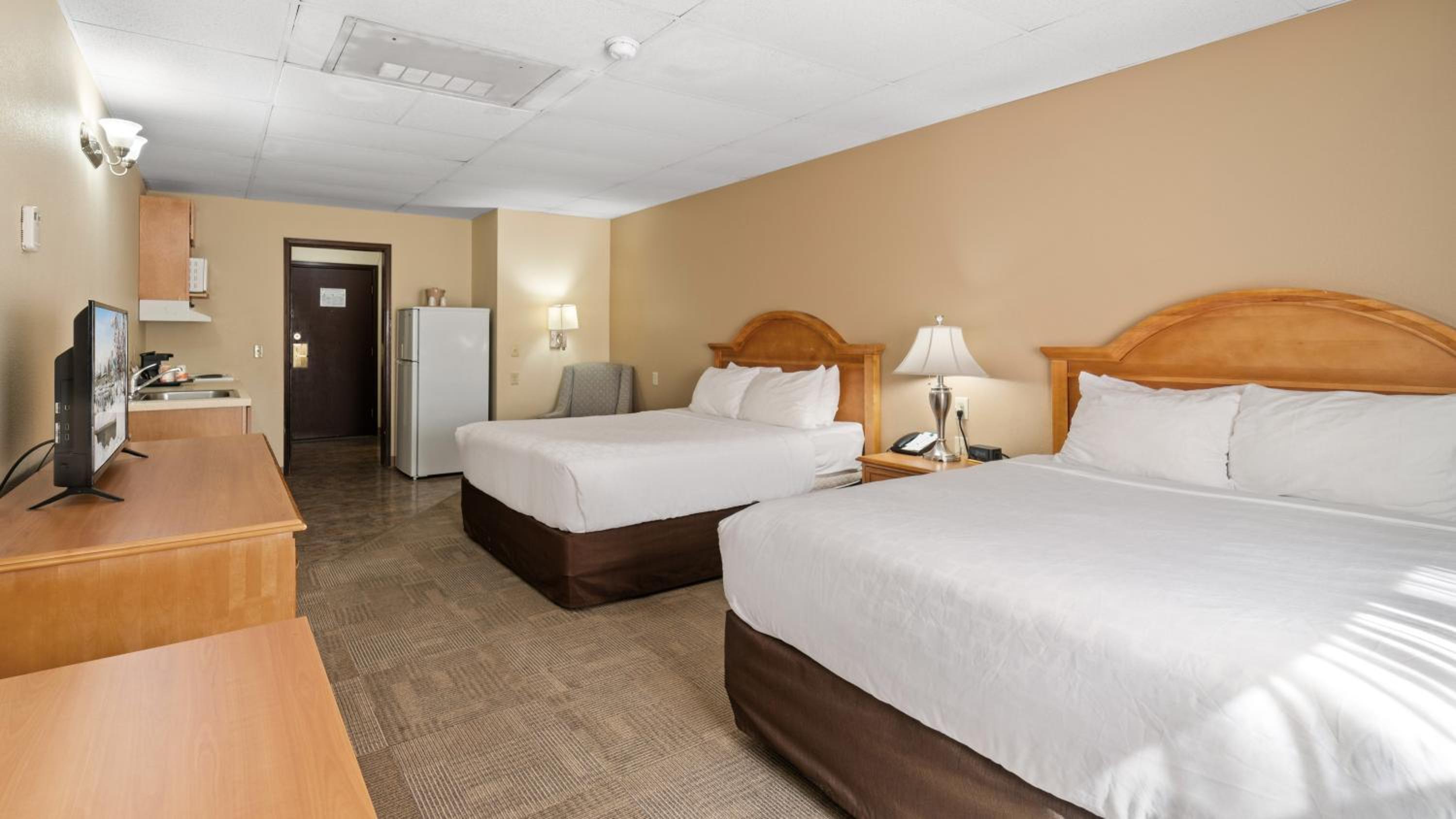 Efficiency Queen Room with Two Queen Beds - Non-Smoking - Photo 9