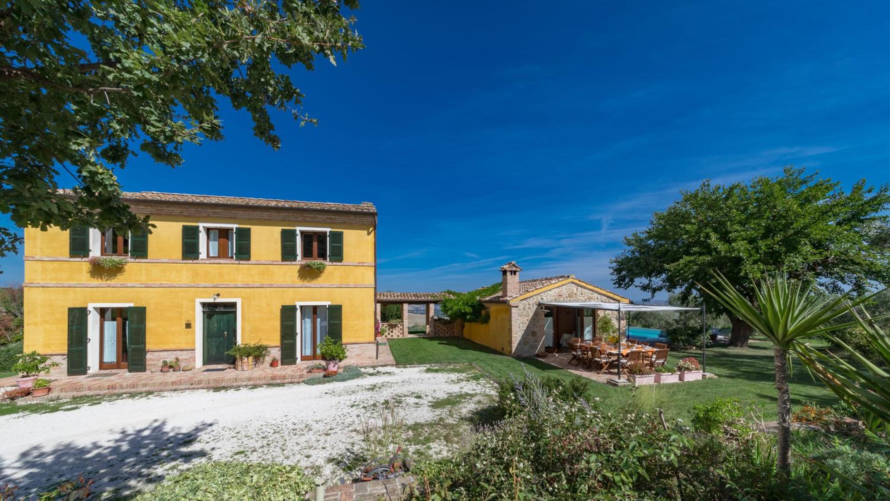 Villa photo 2