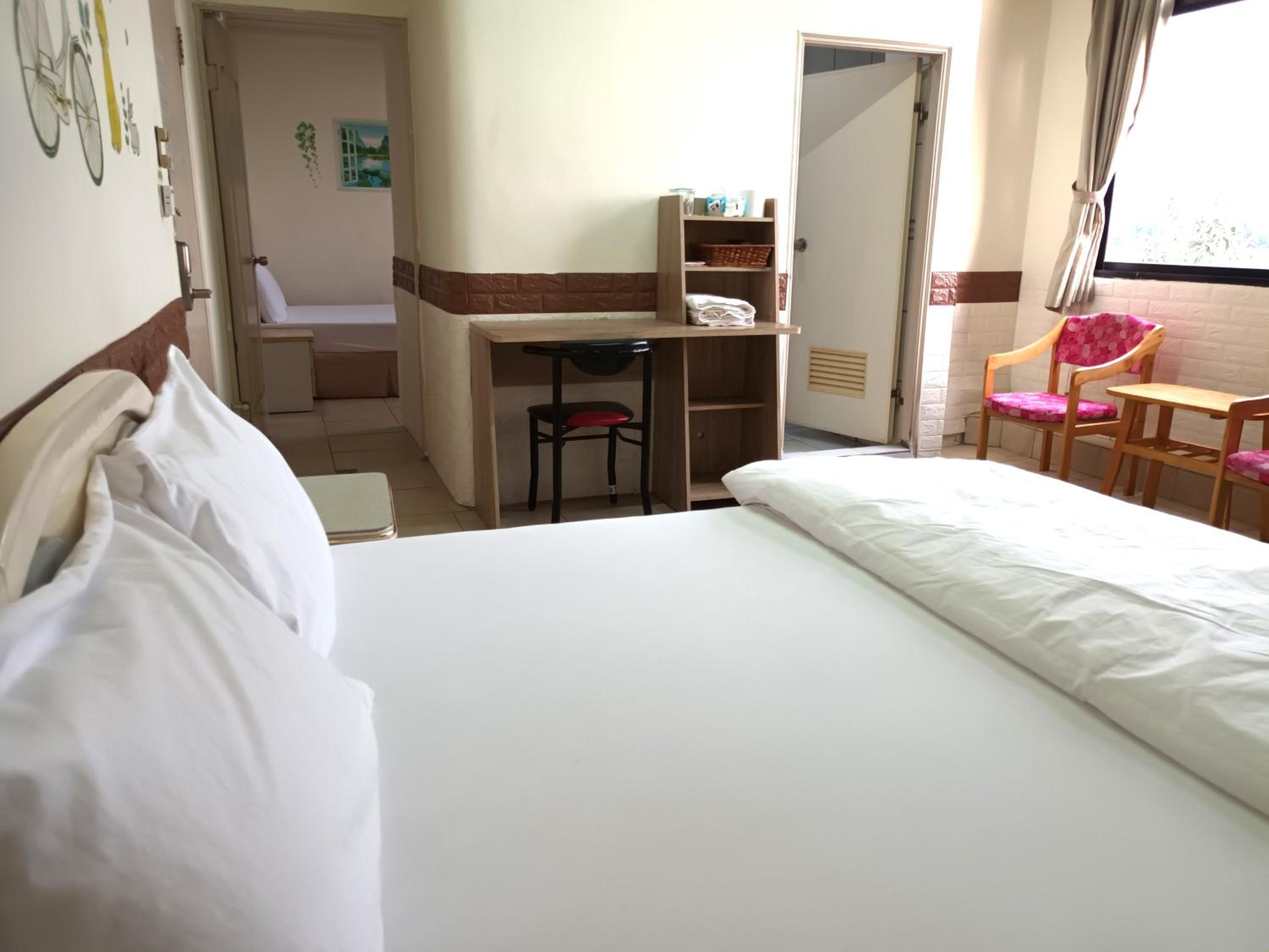 Quadruple Room with Private Bathroom photo 1