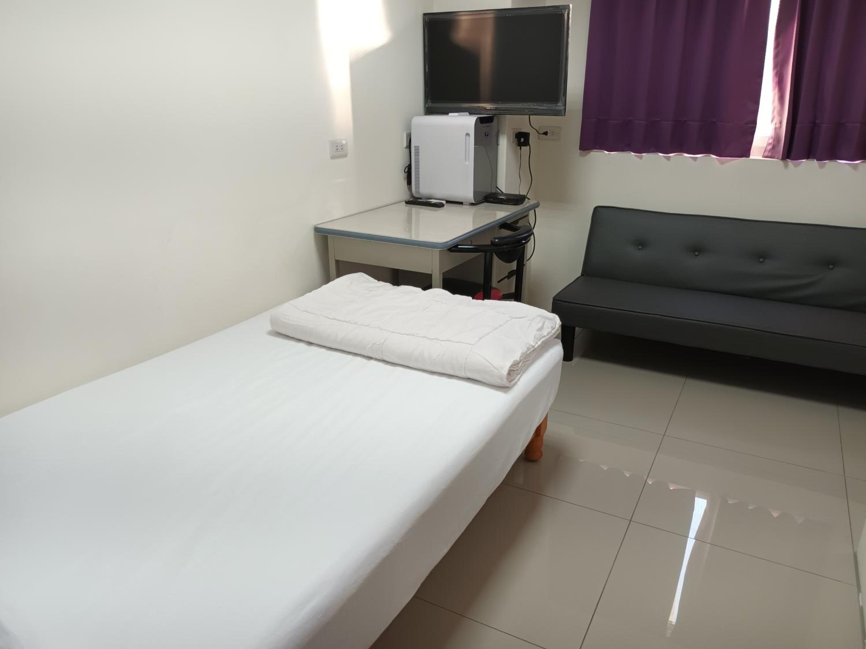 Single Room with Private Bathroom photo 1