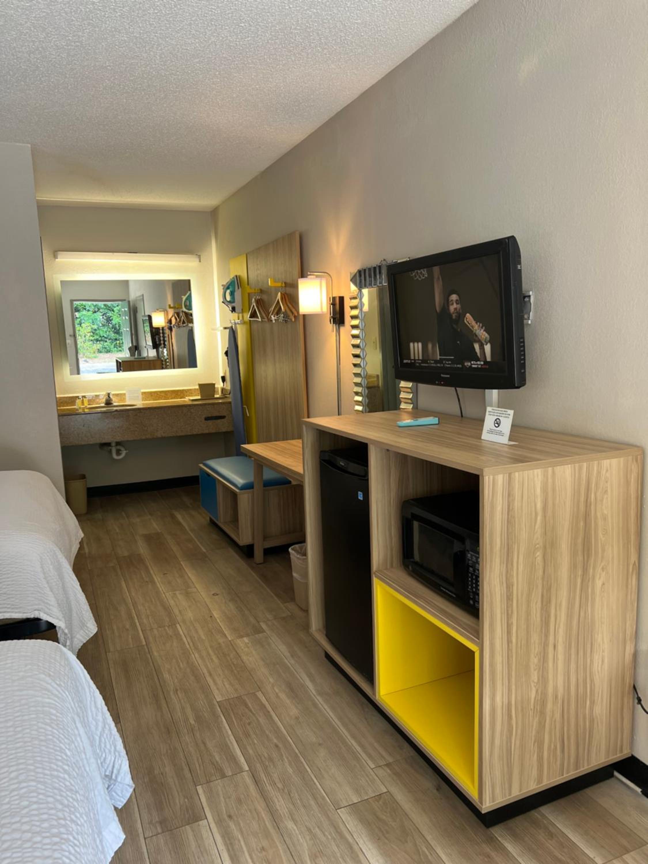 Queen Room with Two Queen Beds - Photo 1