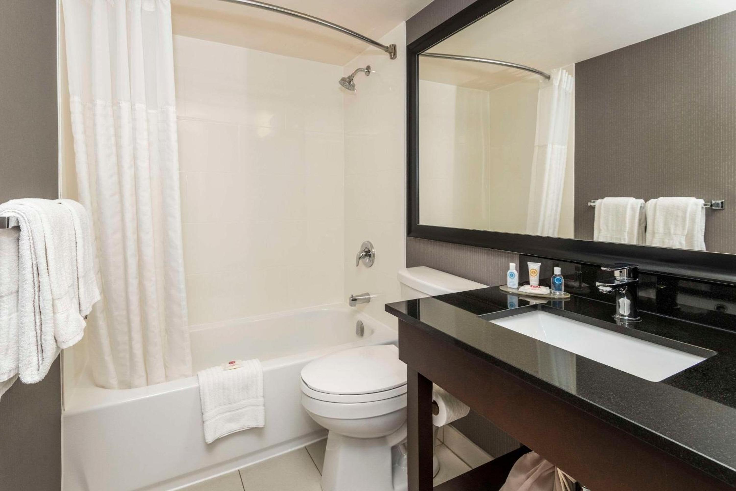 Standard Room with Two Queen Beds - Second Floor - Photo 3