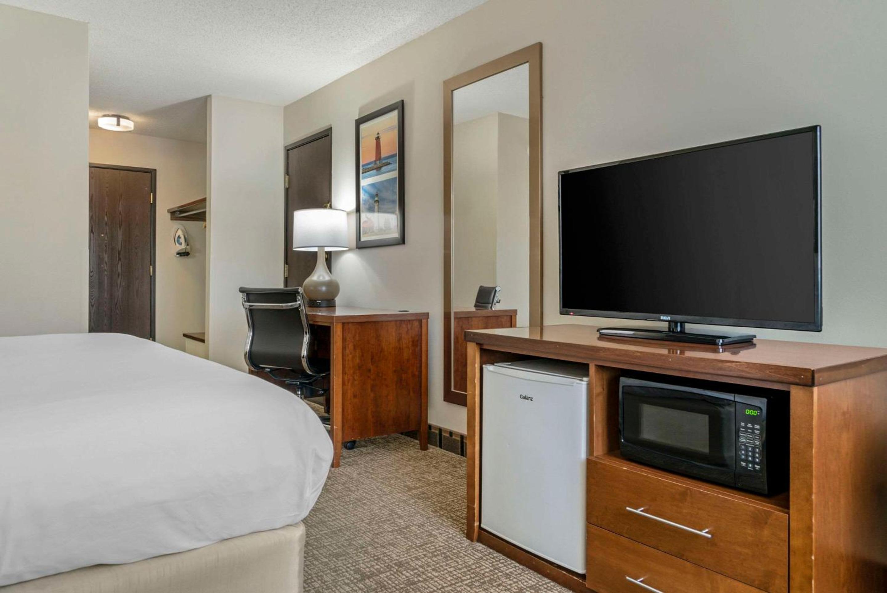 King Room - Accessible/Non-Smoking - Photo 2