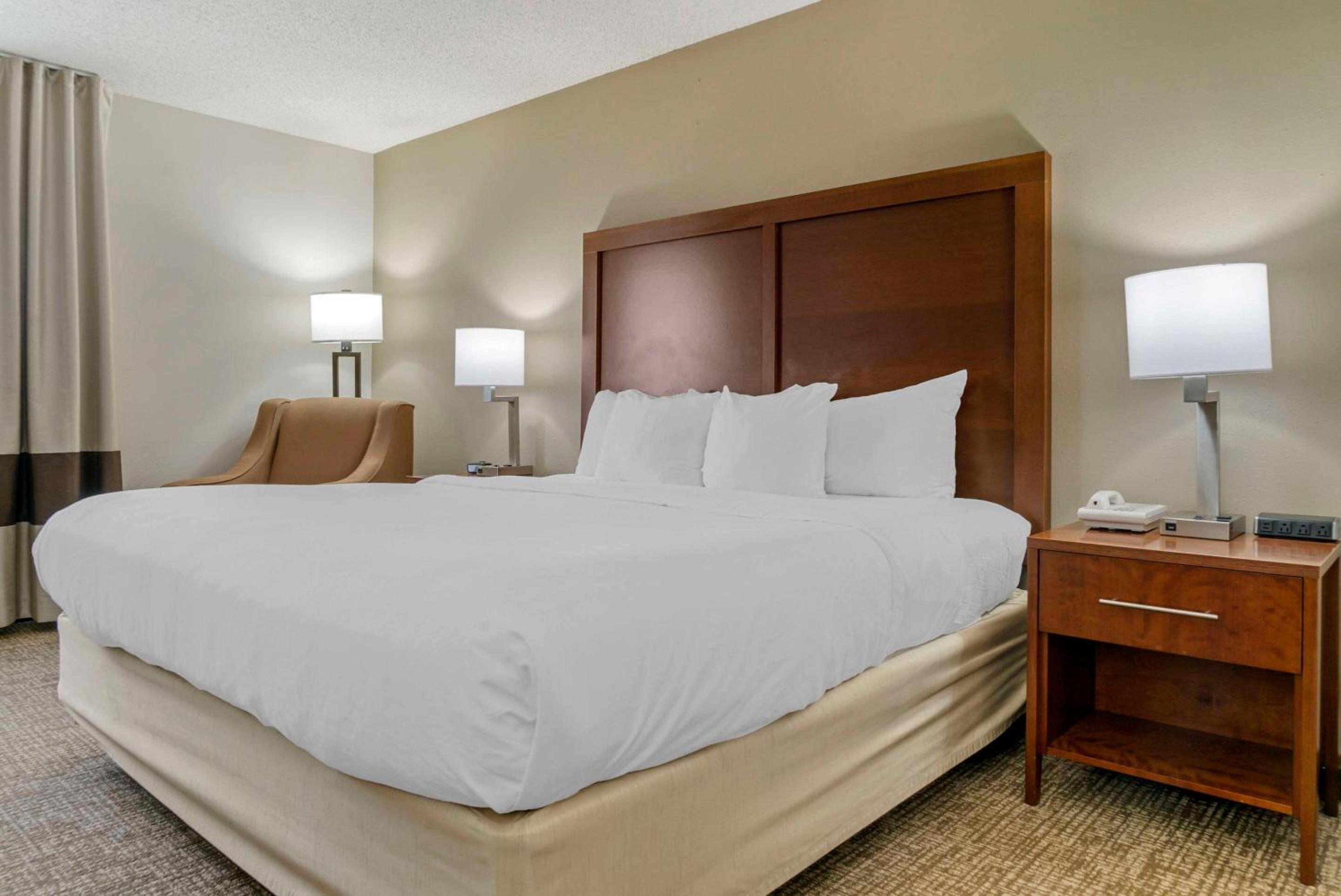 King Room - Accessible/Non-Smoking - Photo 3