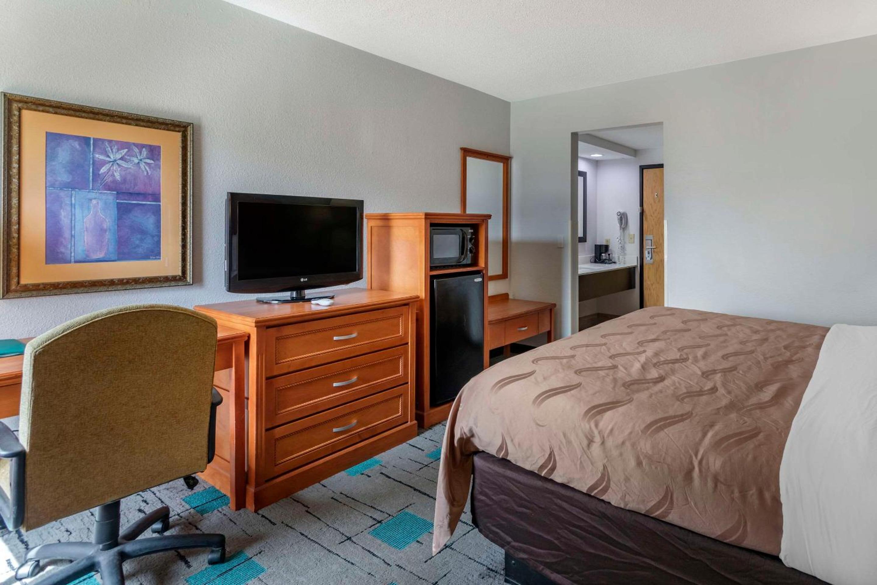 King Room - Non-Smoking photo 3
