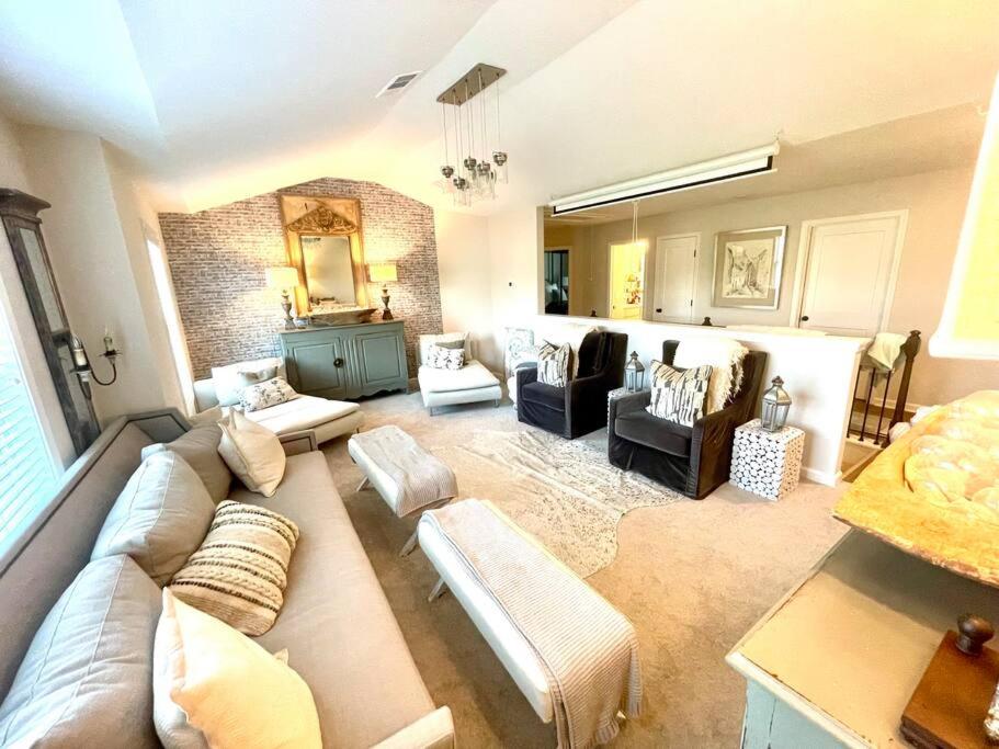 Four-Bedroom House photo 3