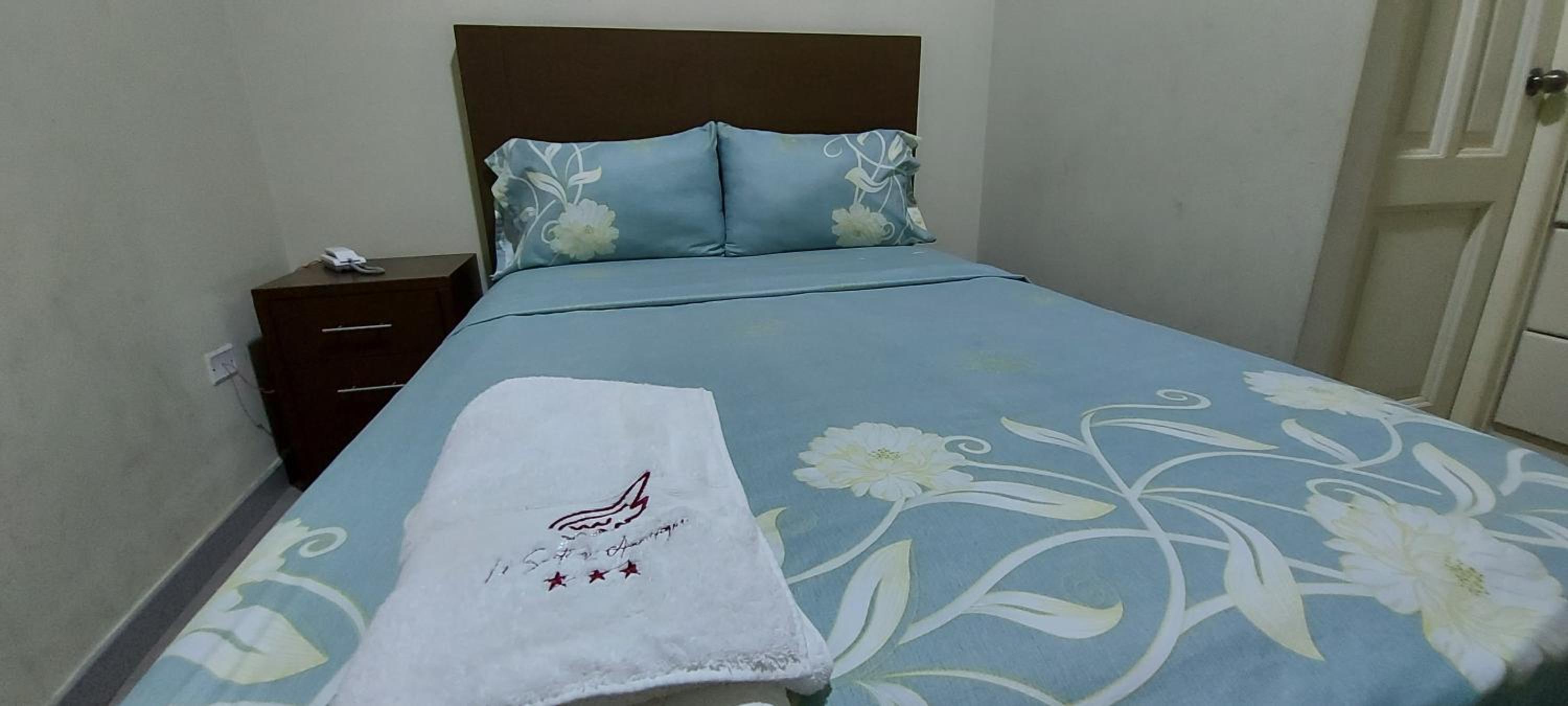 Standard Queen Room