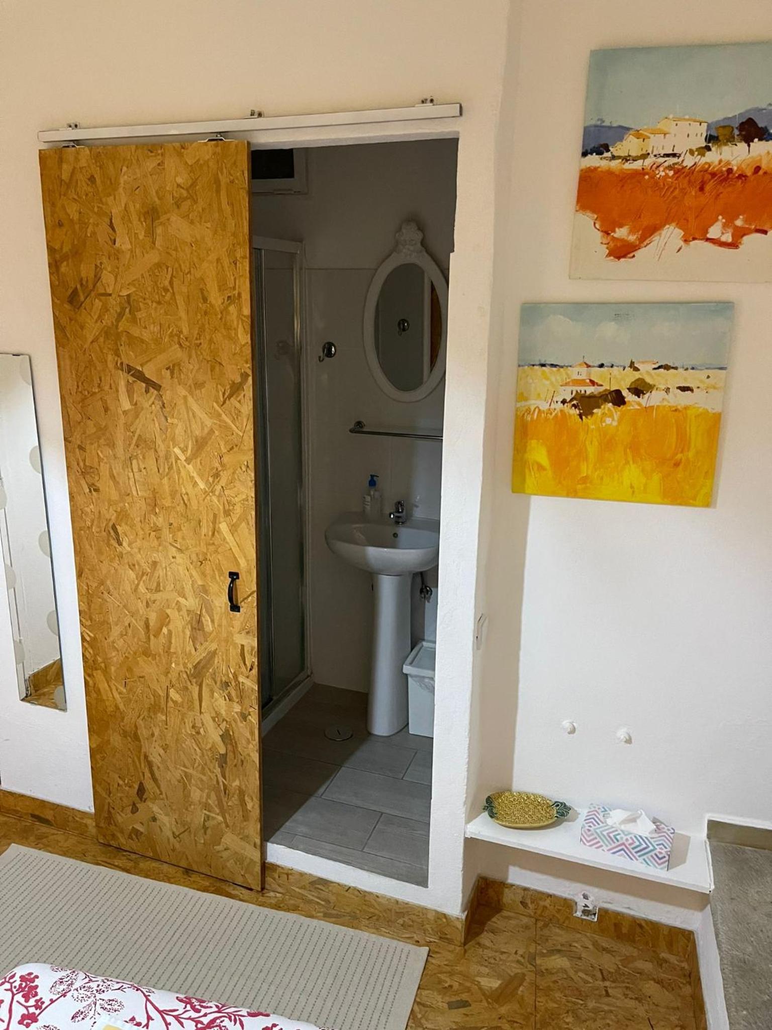 Standard Suite - Photo 10