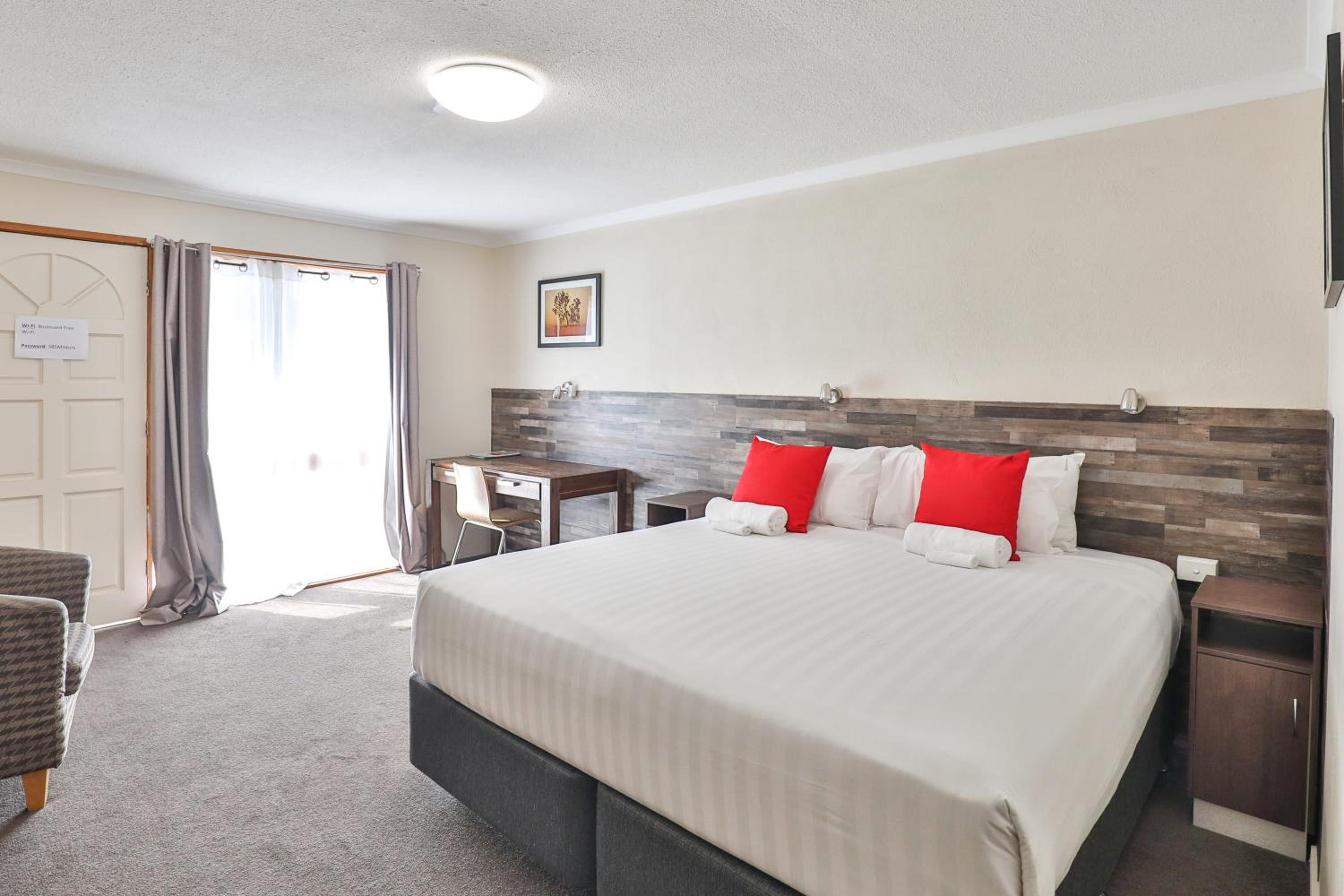 Standard King Room photo 3