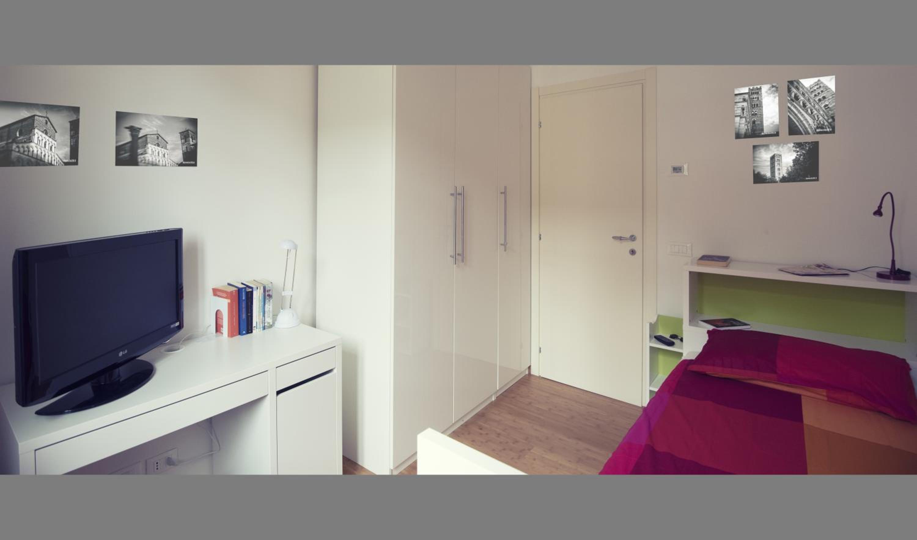 Single Room with Shared Bathroom photo 1