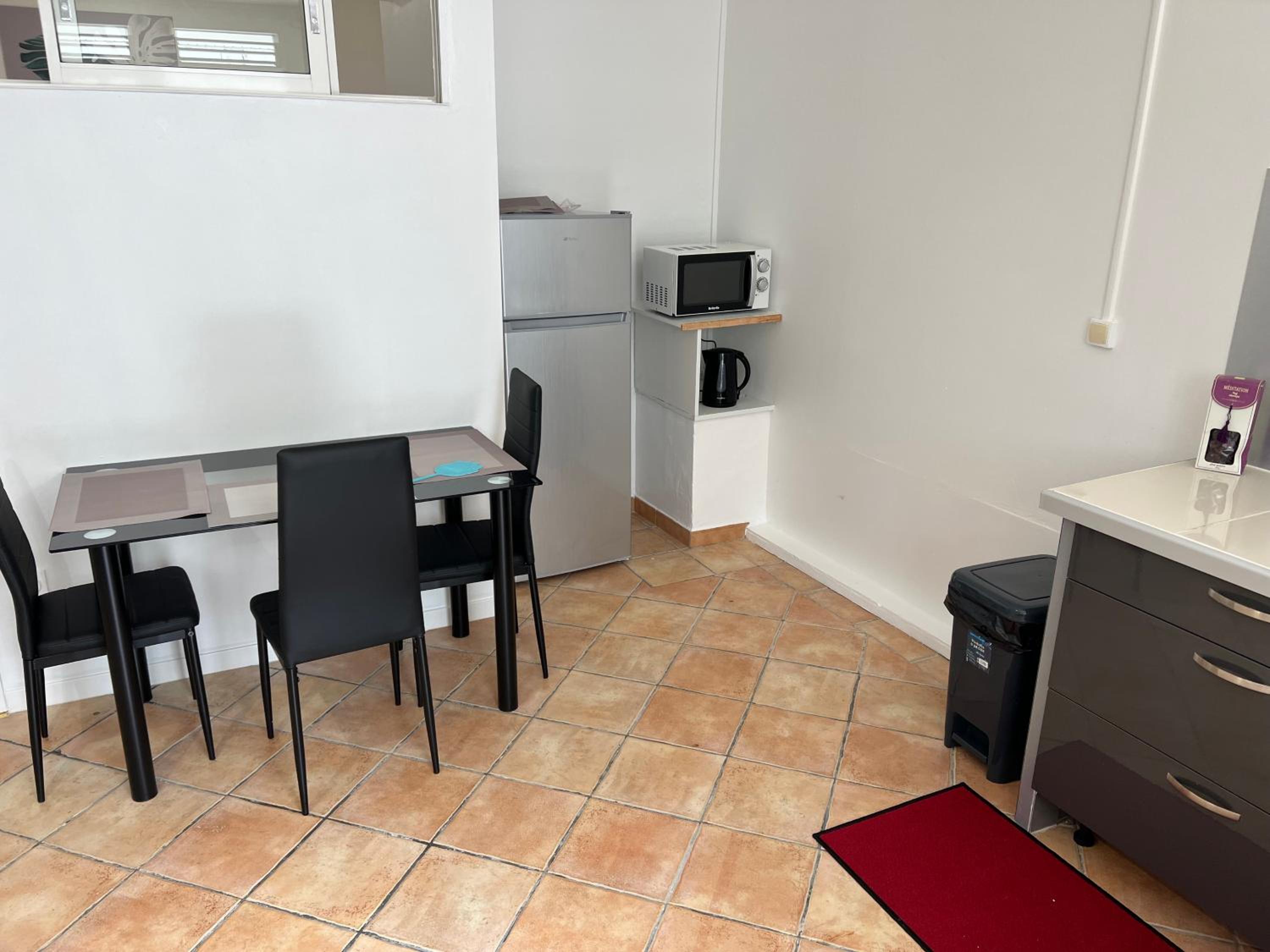 One-Bedroom Apartment photo 3