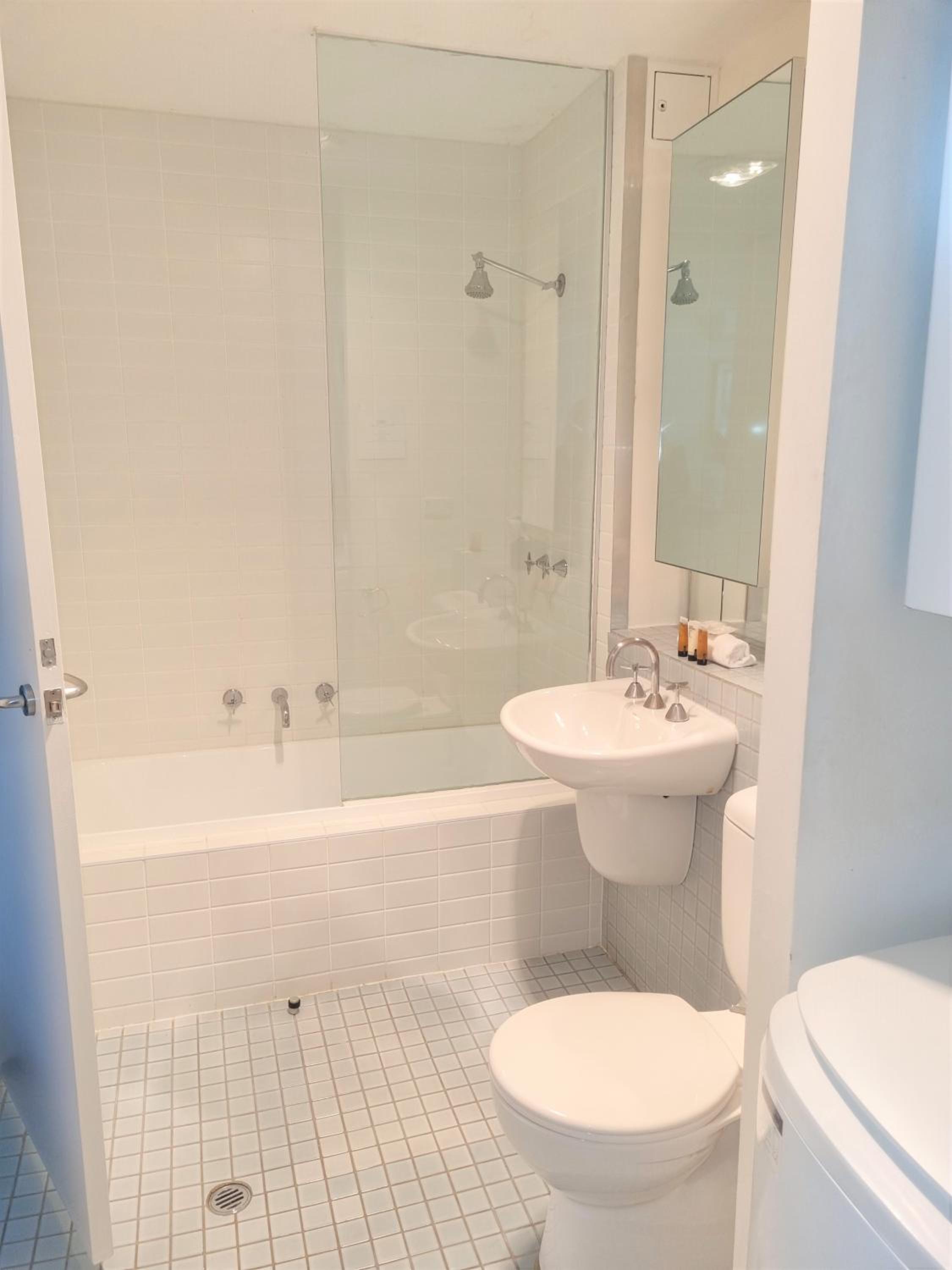 One-Bedroom Apartment - Photo 3