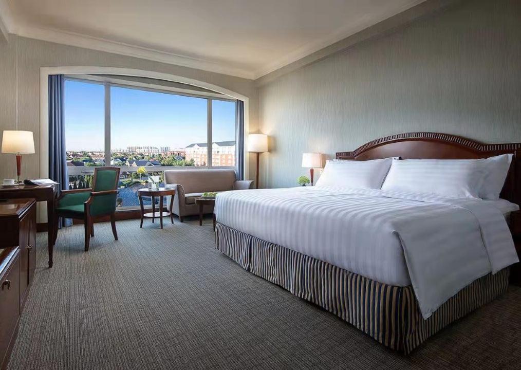 Superior King Room - Non-Smoking - Photo 3