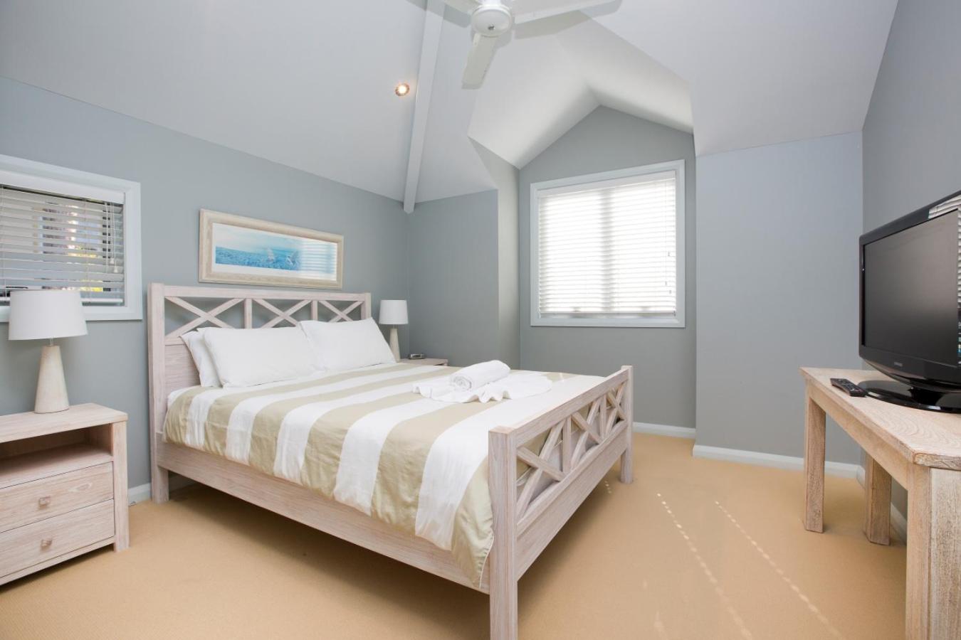 Three-Bedroom House photo 3