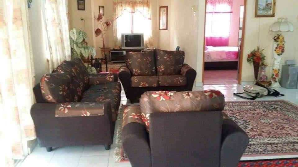 Three-Bedroom House photo 3