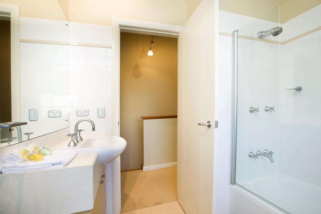 Three-Bedroom Townhouse photo 2