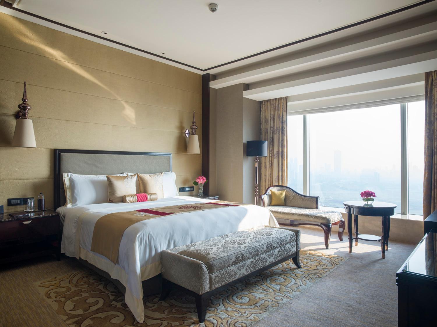 Guest room, 1 King, Mumbai view