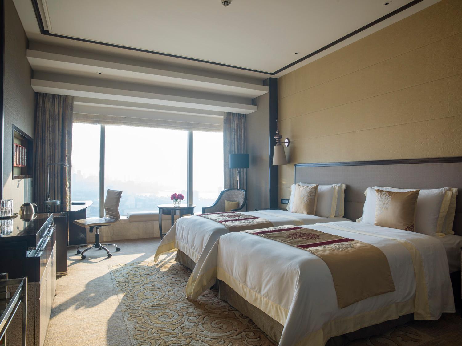 Guest room, 2 Twins, City view