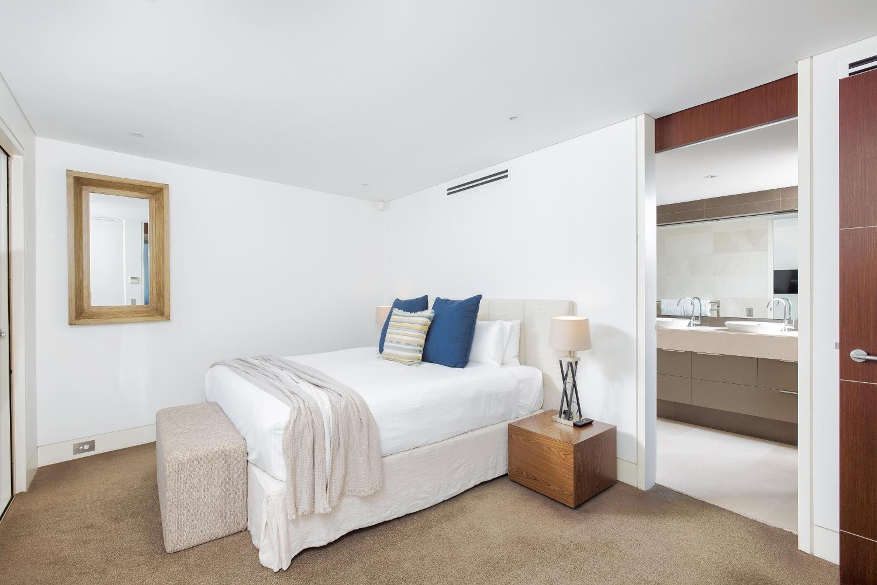 Luxury One-Bedroom Apartment - Pool Level 103