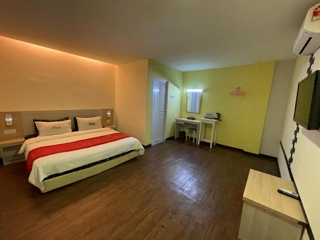 Deluxe King Room