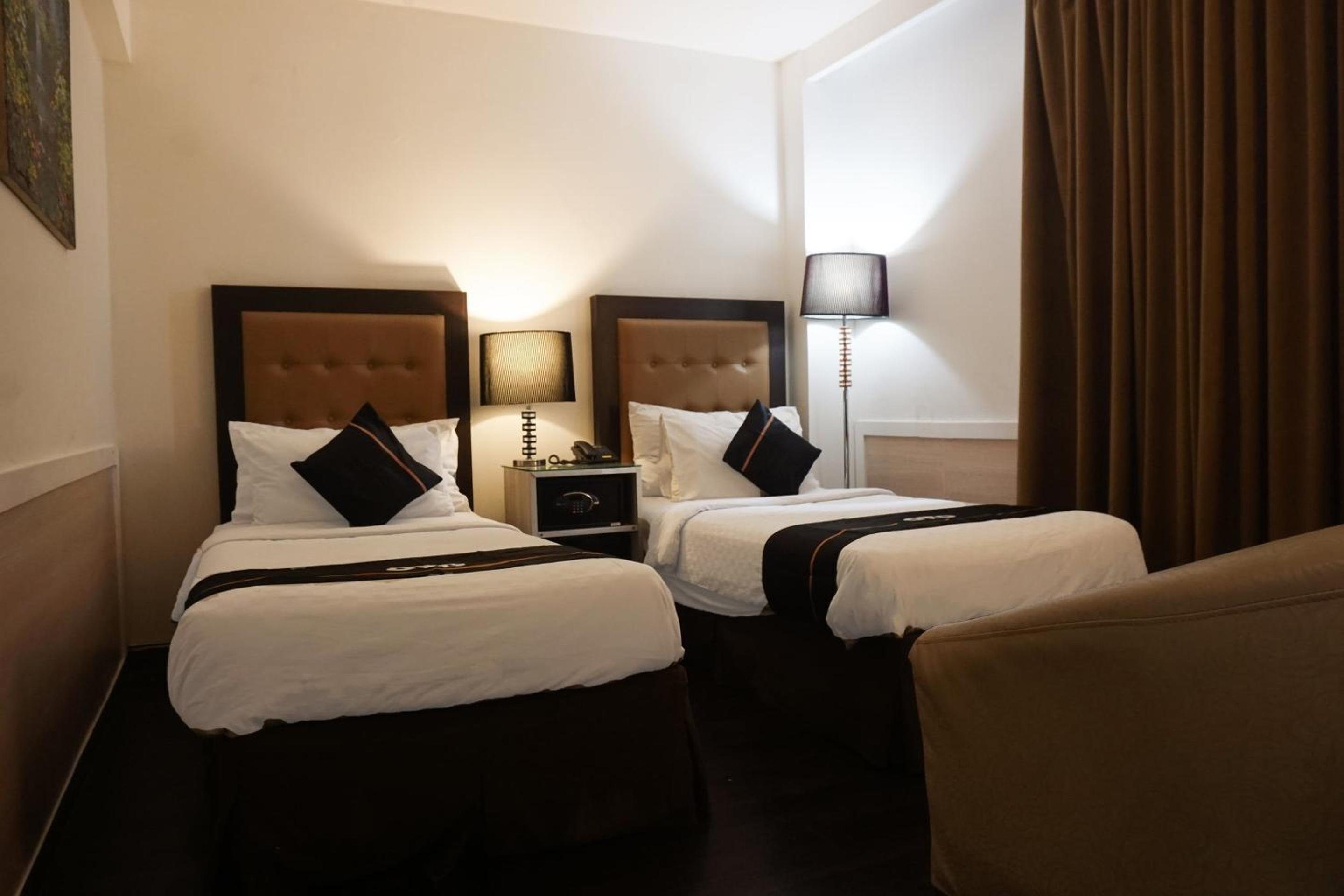 Standard Twin Room - Photo 4